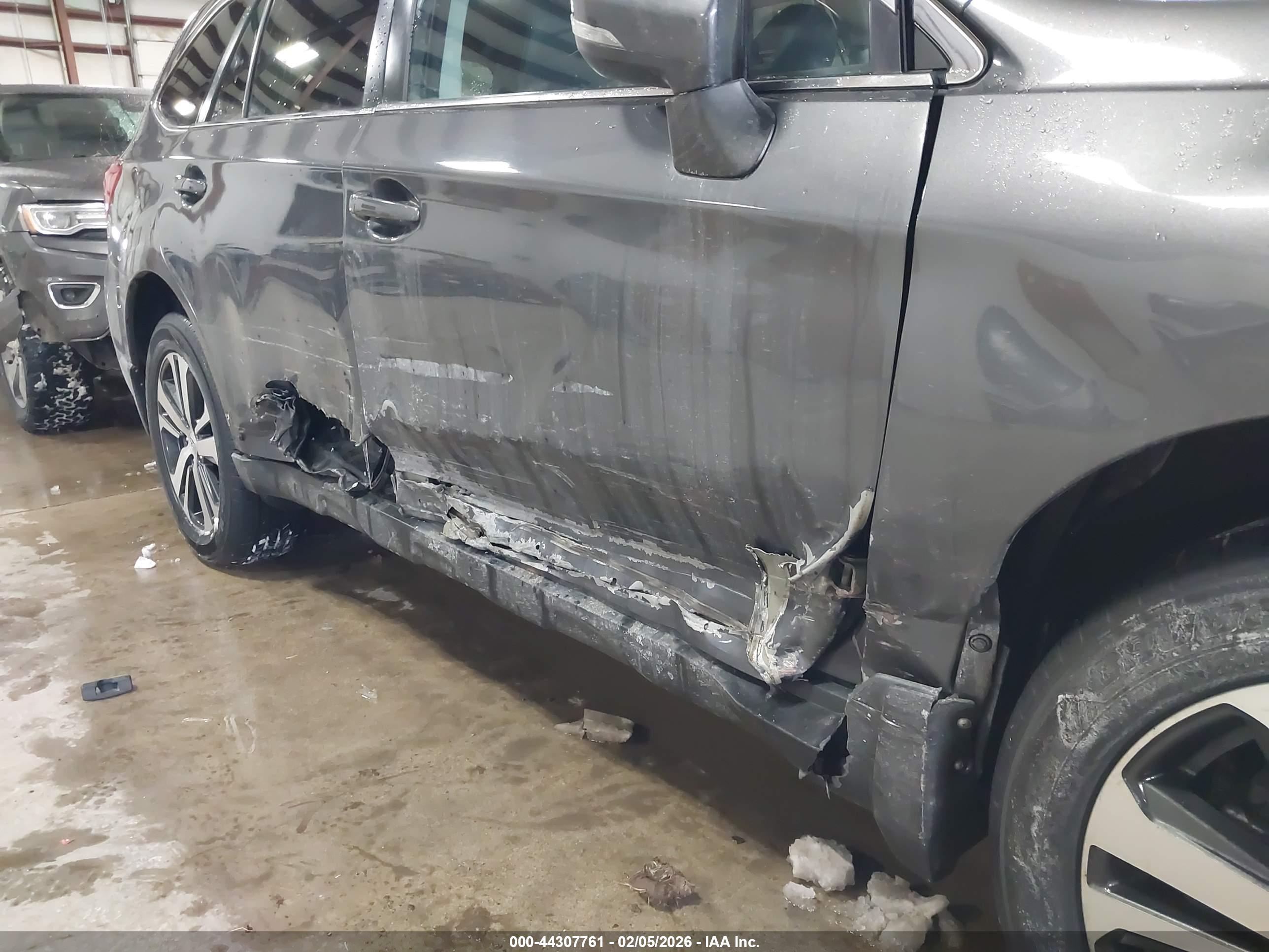 SUBARU OUTBACK image 6