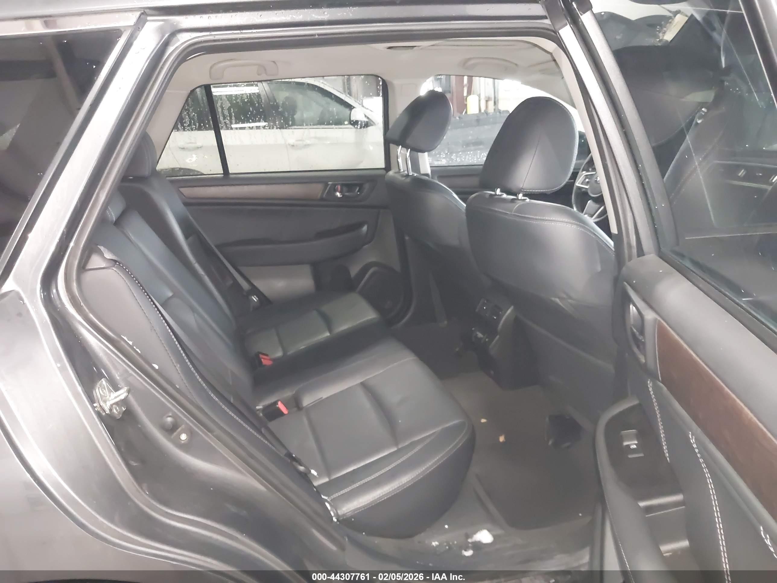 SUBARU OUTBACK image 8