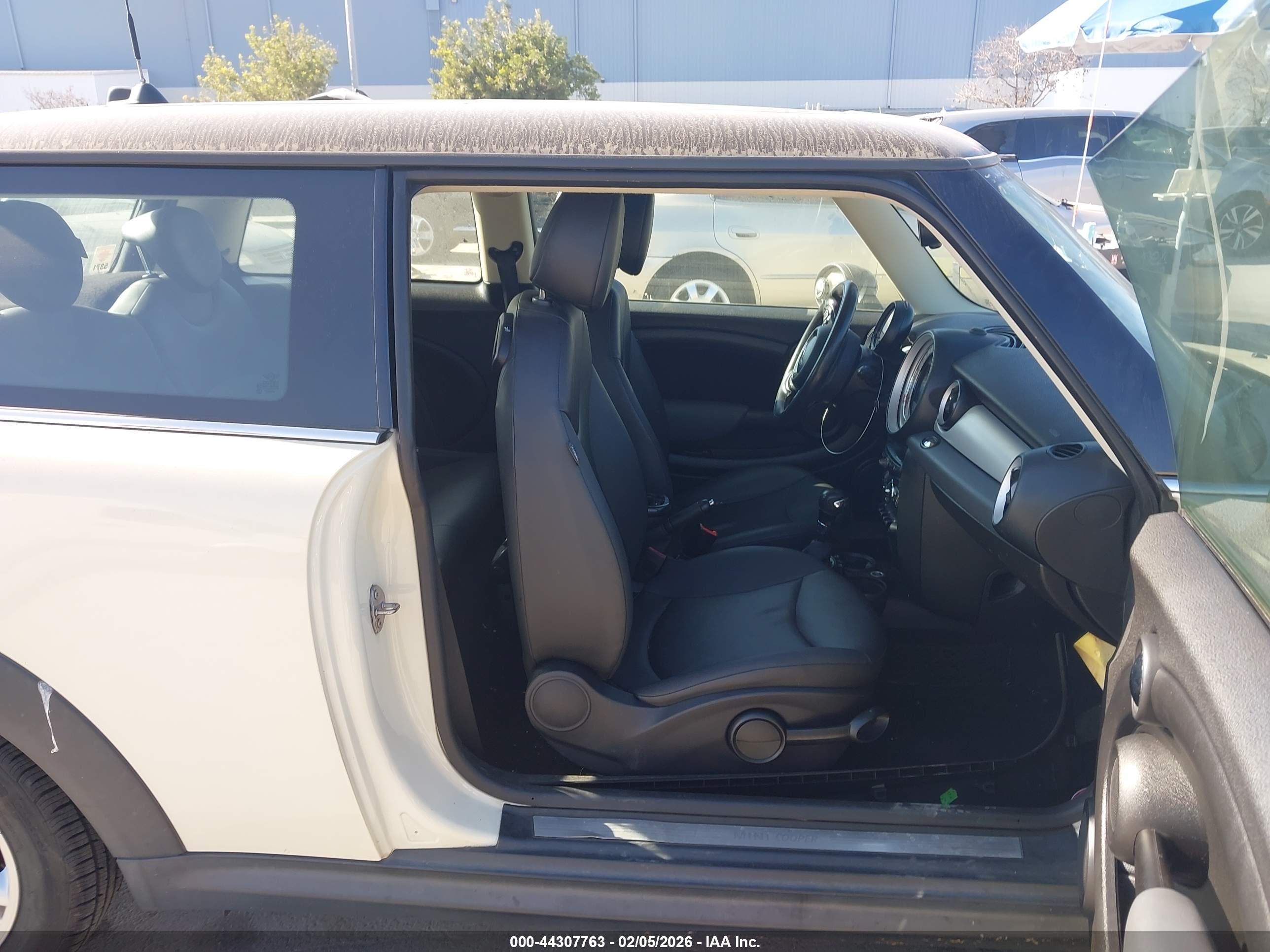 MINI COOPER image 5