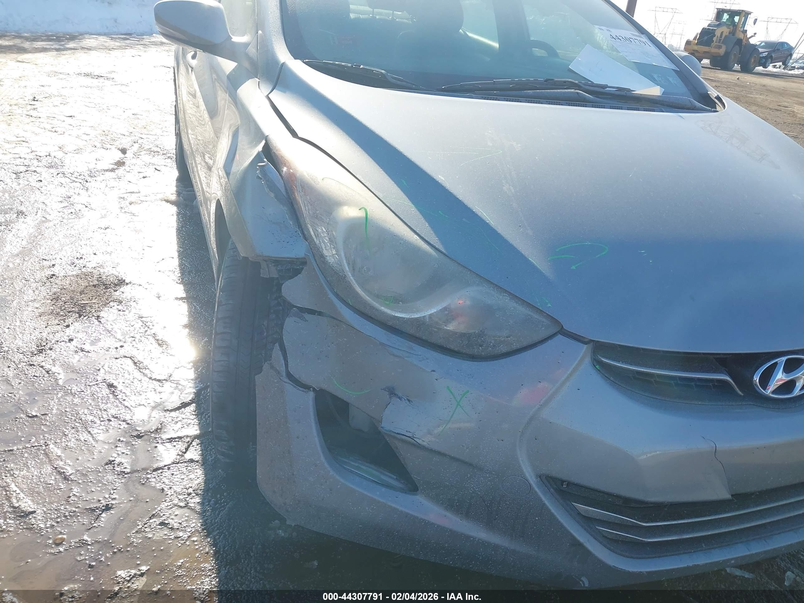 HYUNDAI ELANTRA image 6