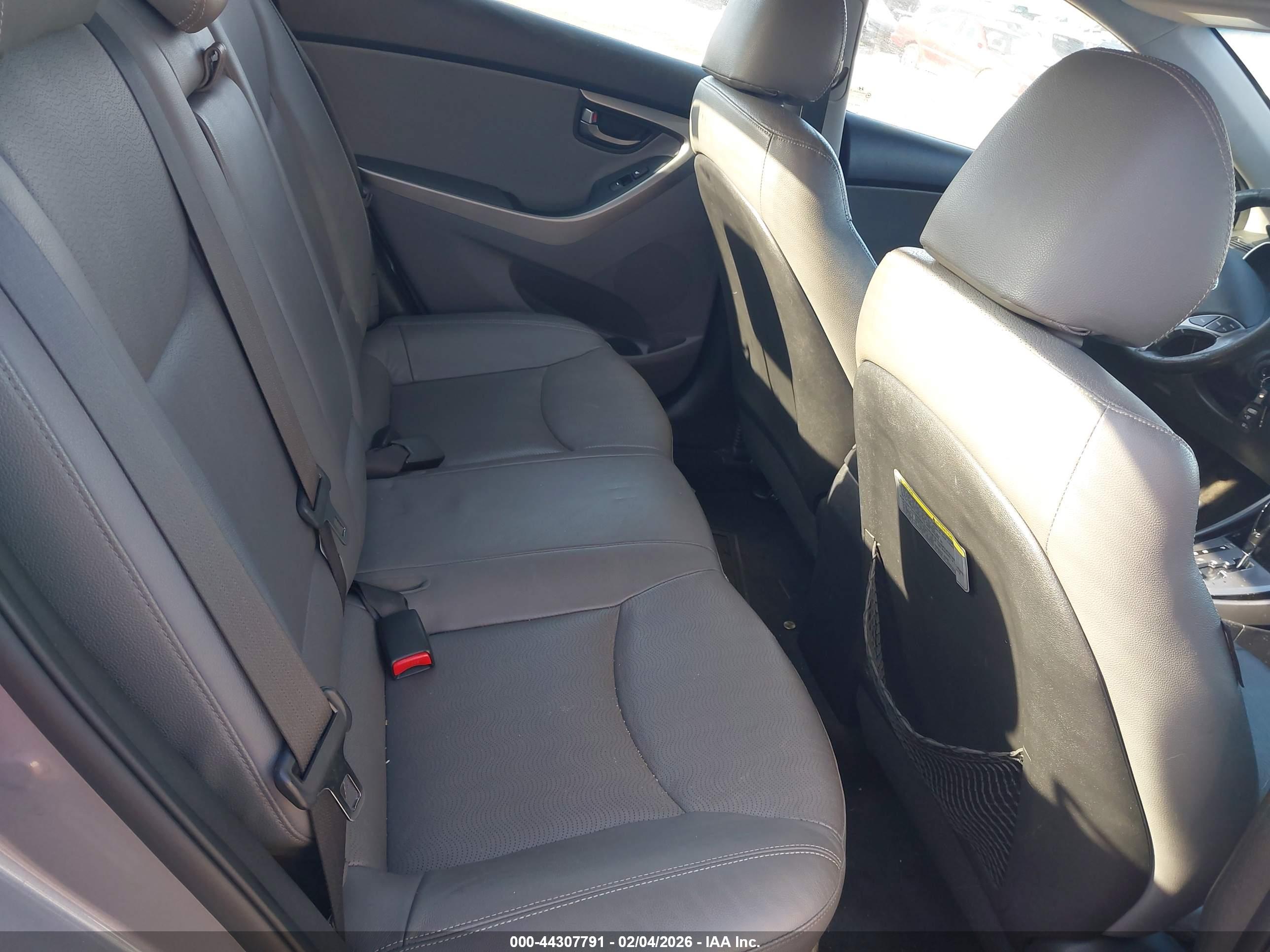 HYUNDAI ELANTRA image 8