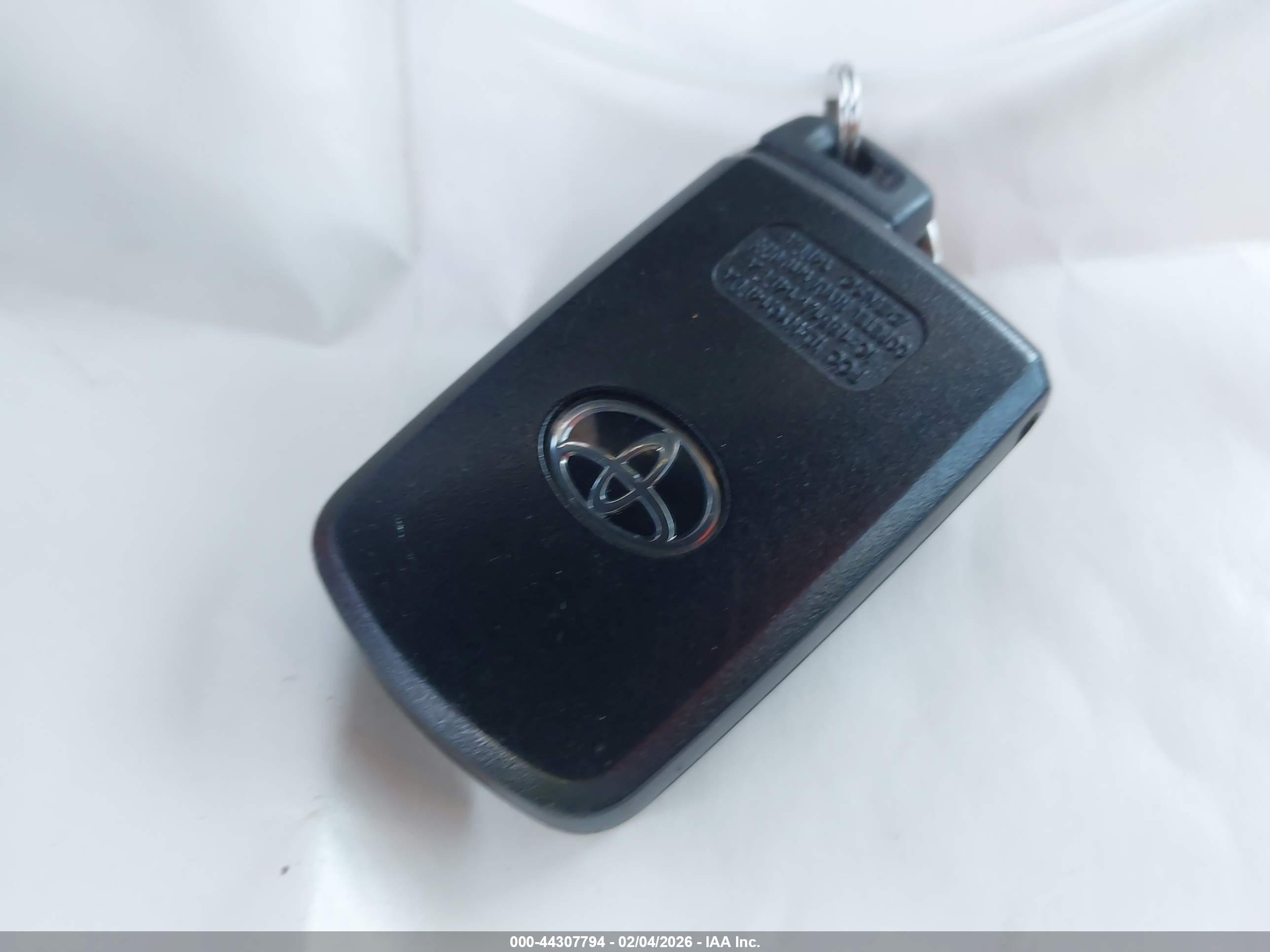 TOYOTA CAMRY image 11