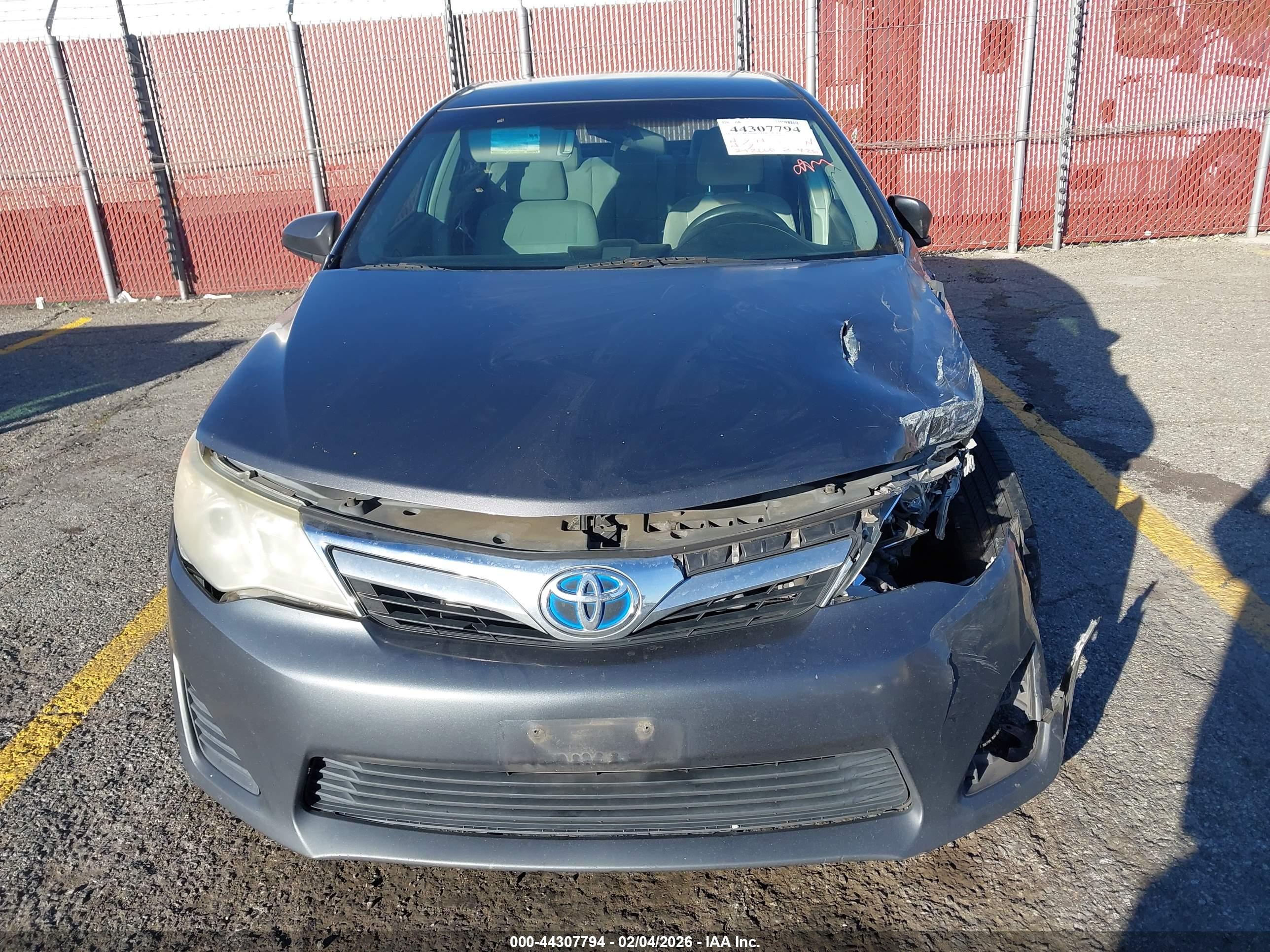 TOYOTA CAMRY image 6