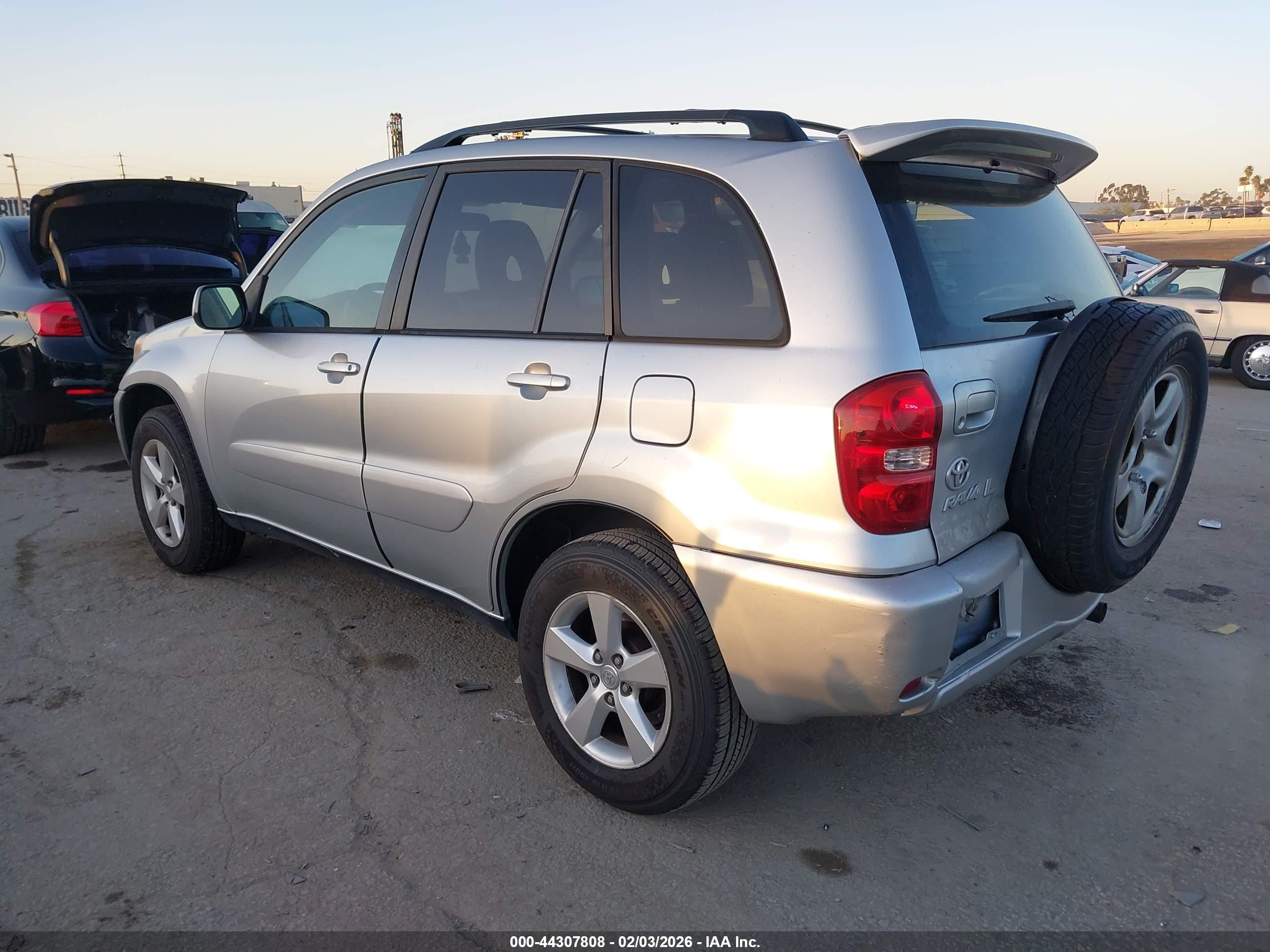 TOYOTA RAV4 image 3