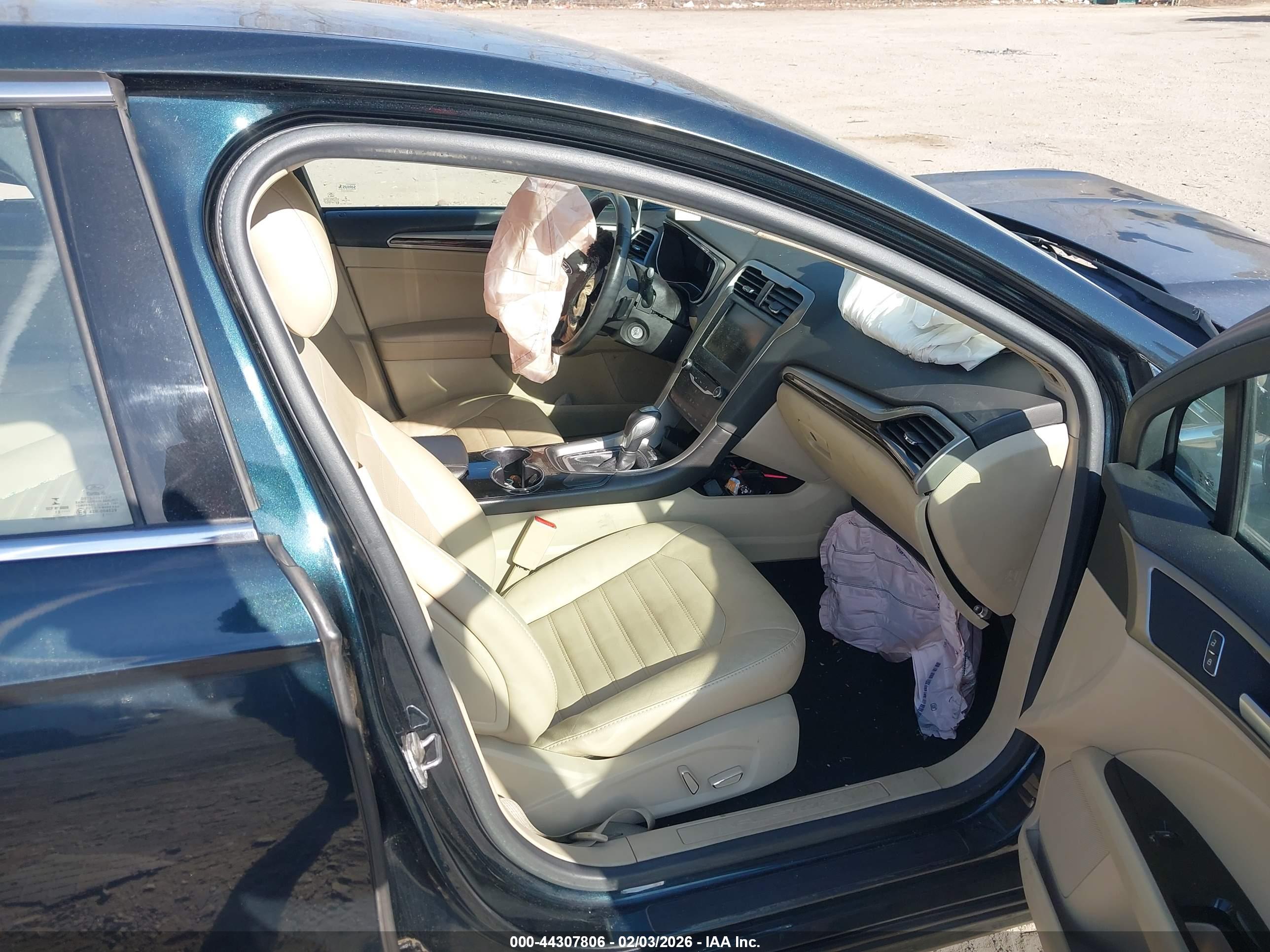 FORD FUSION image 5