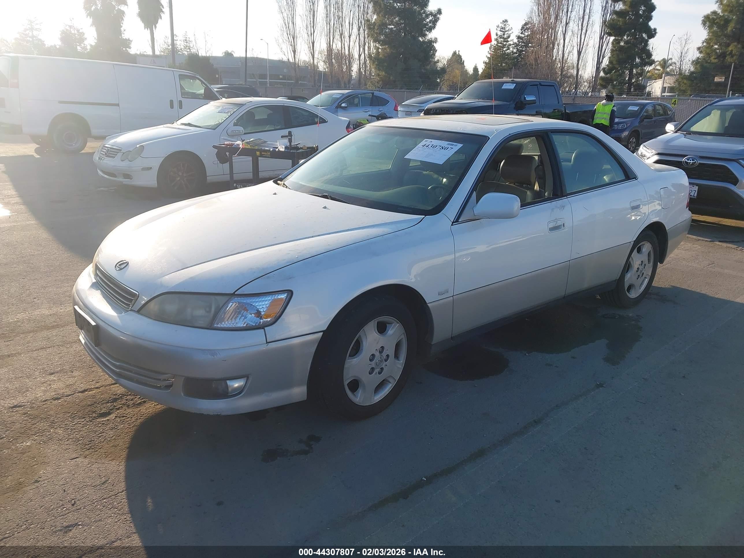 LEXUS ES image 2