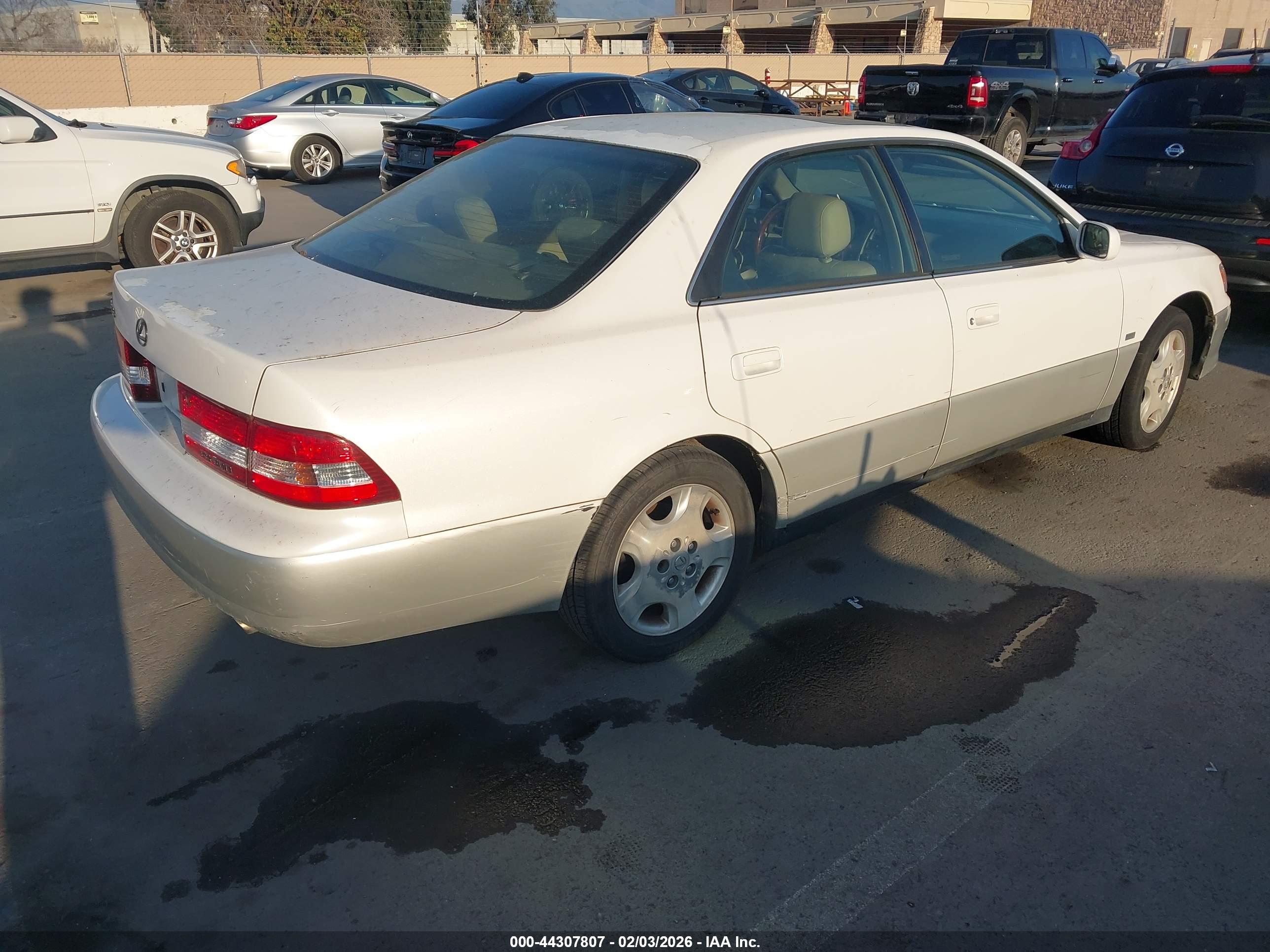 LEXUS ES image 4