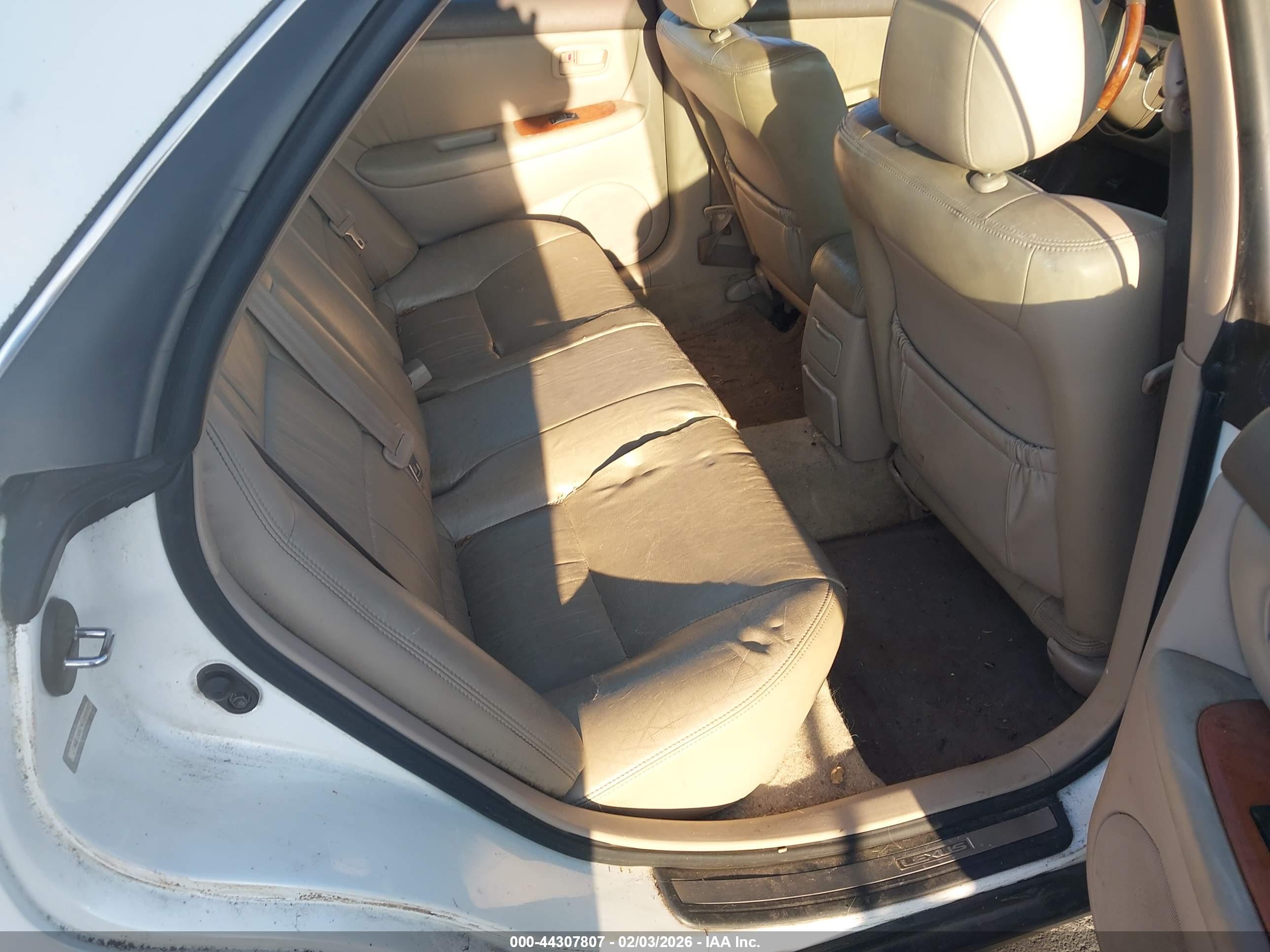 LEXUS ES image 8