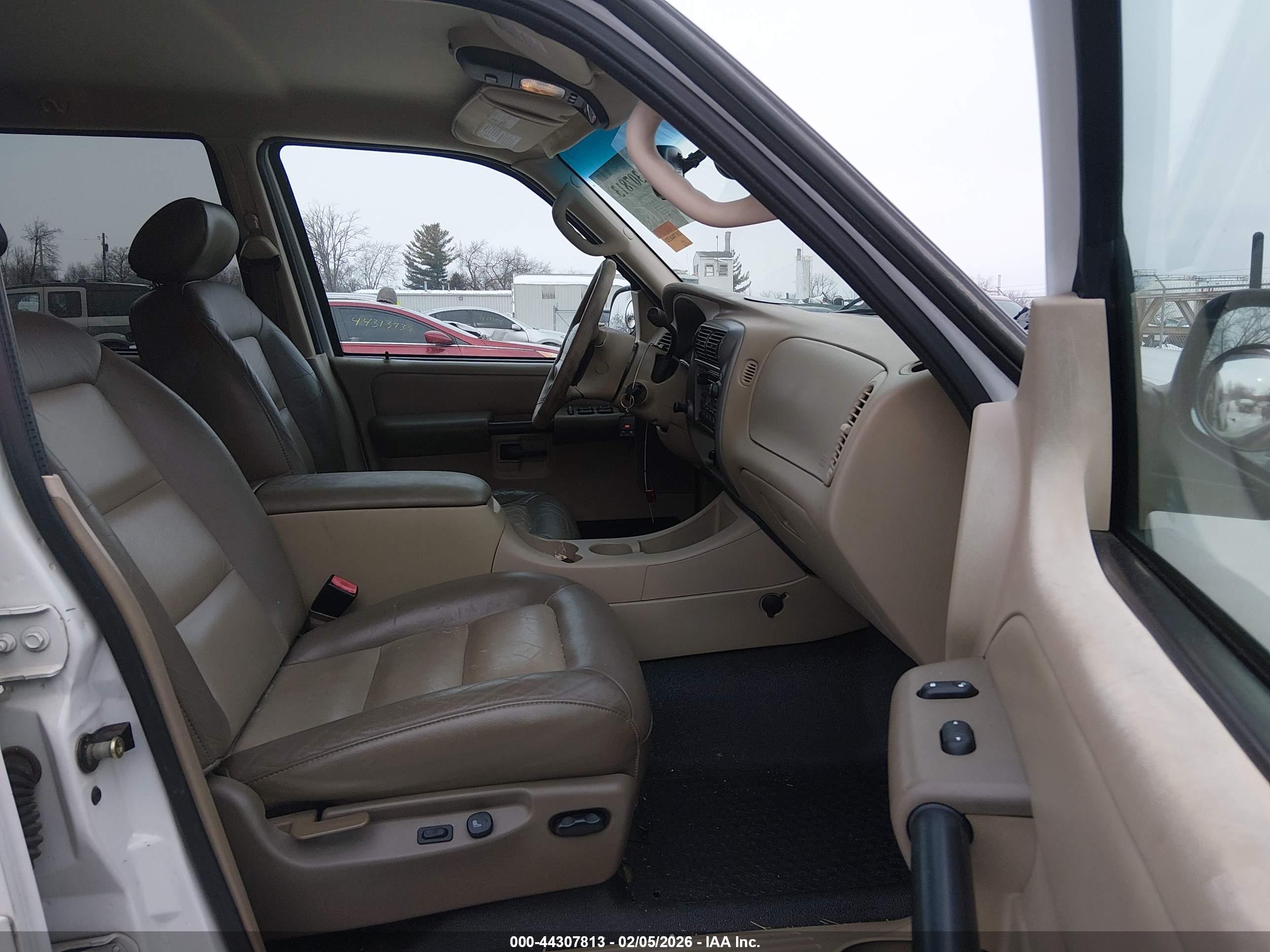FORD EXPLORER image 5