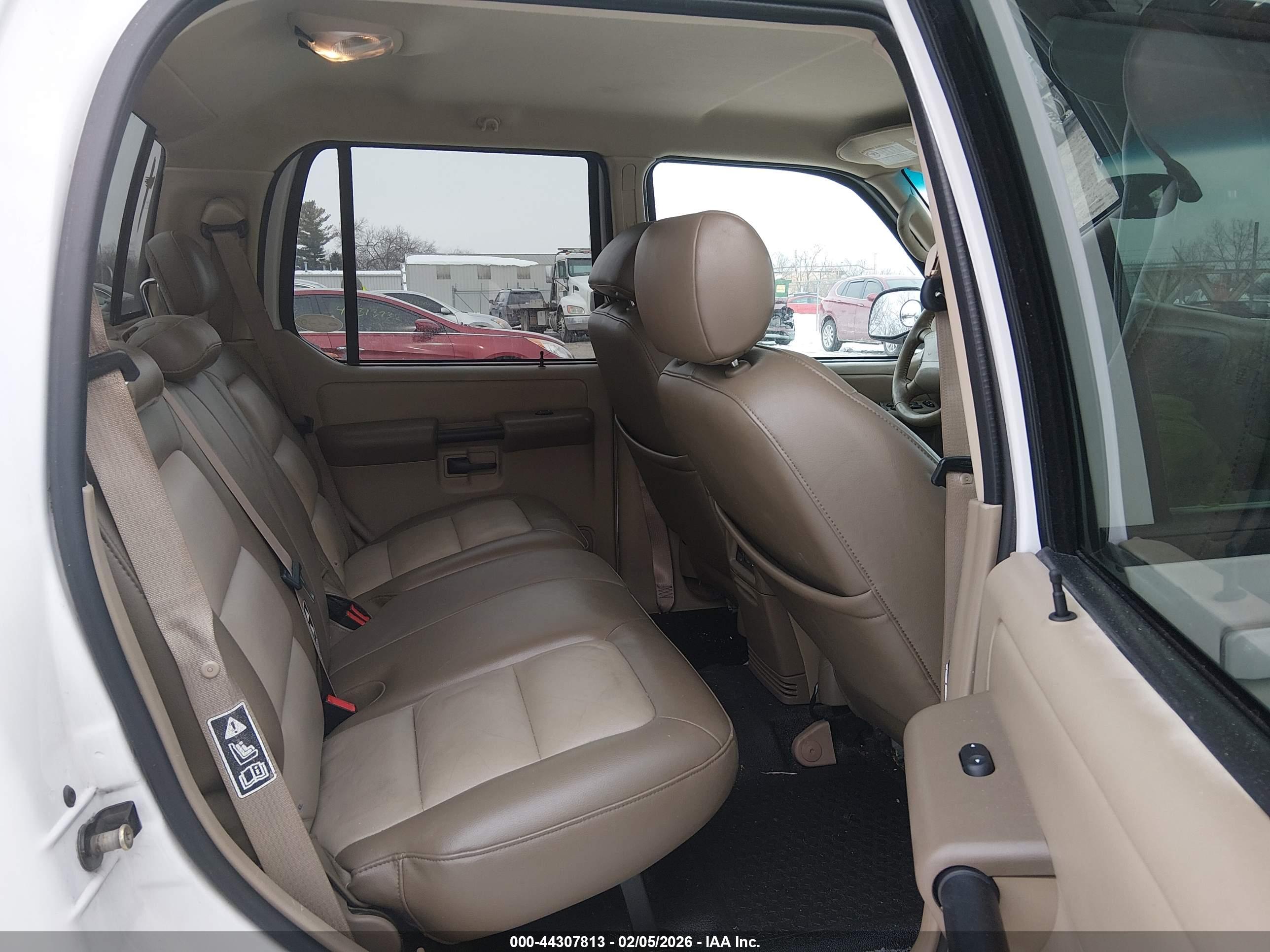 FORD EXPLORER image 8