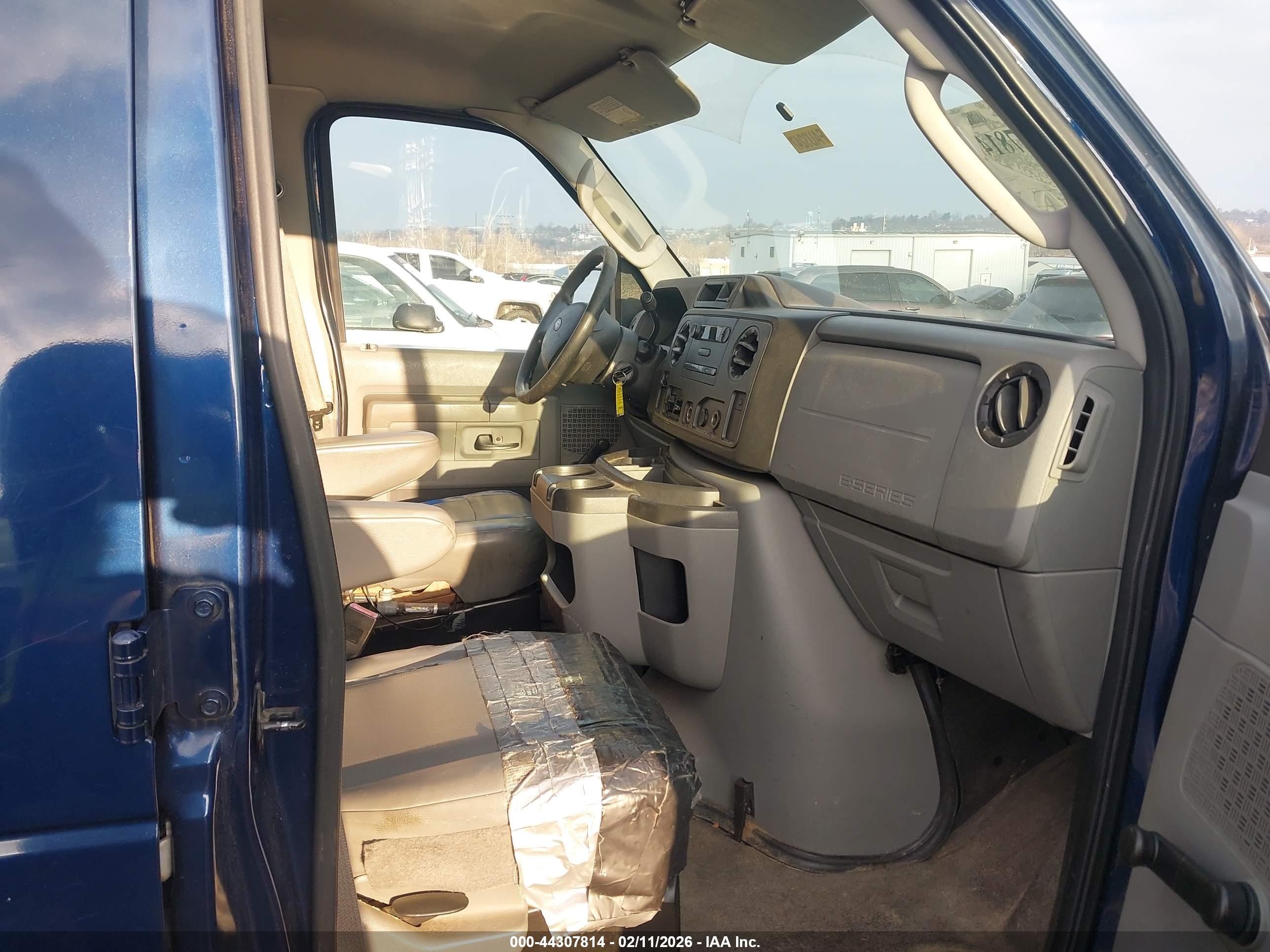 FORD E-250 image 5