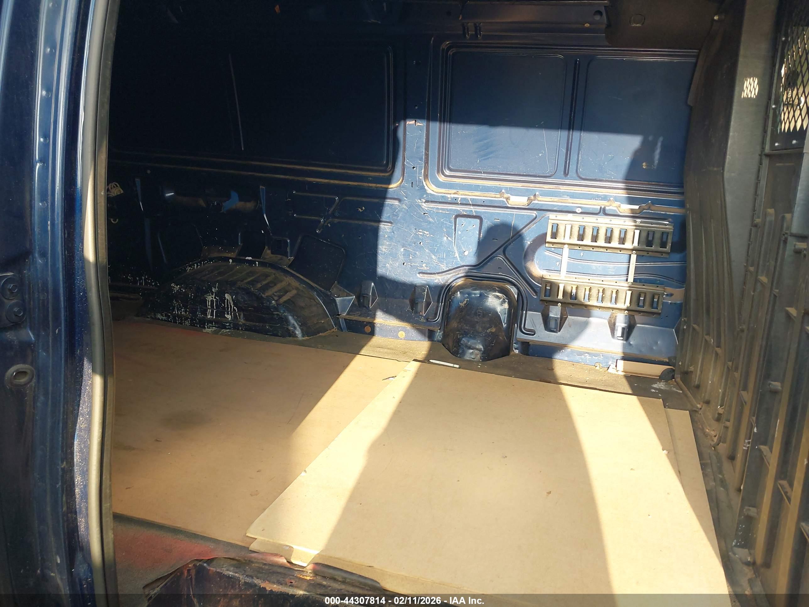 FORD E-250 image 8