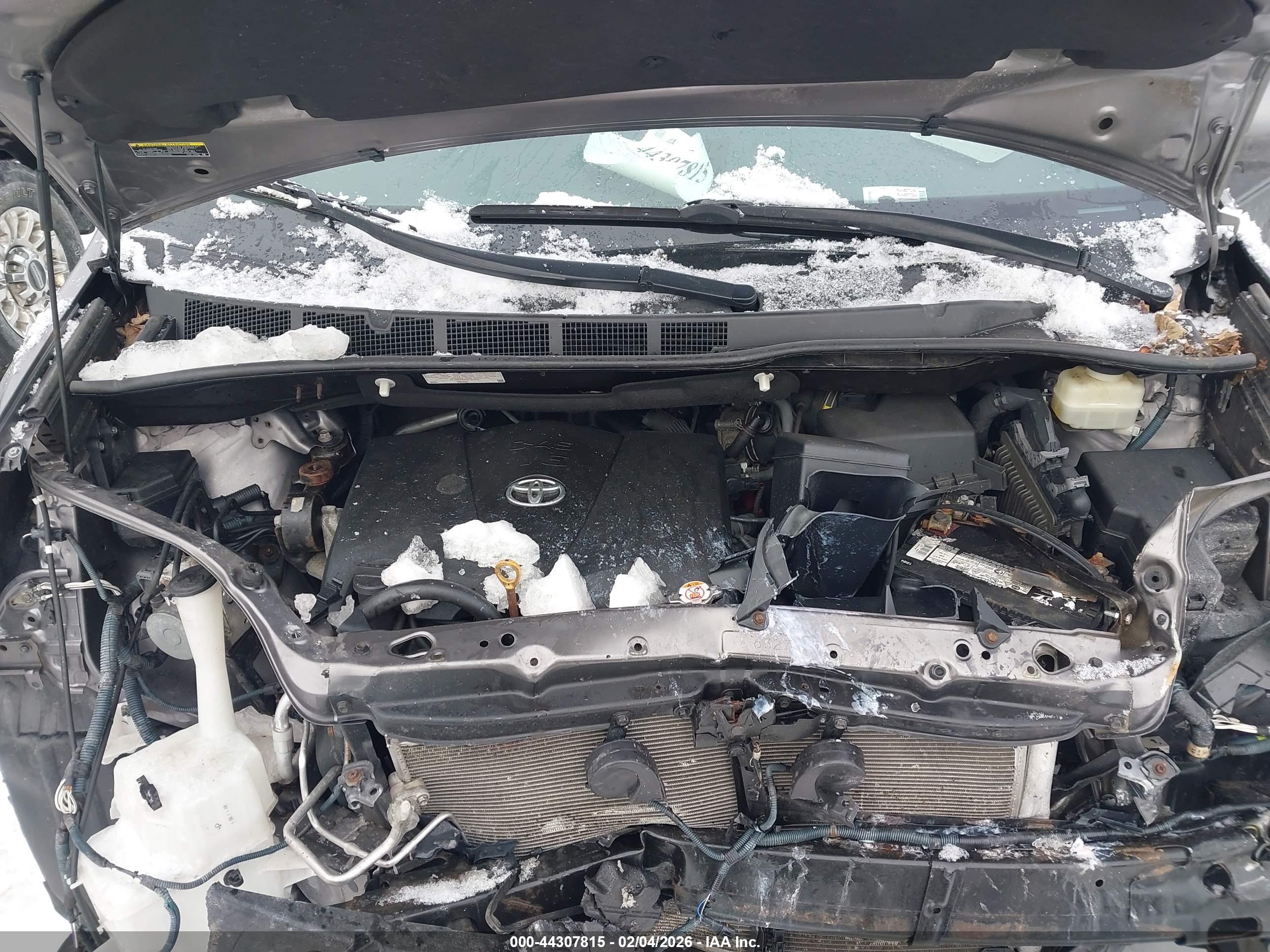 TOYOTA SIENNA image 10