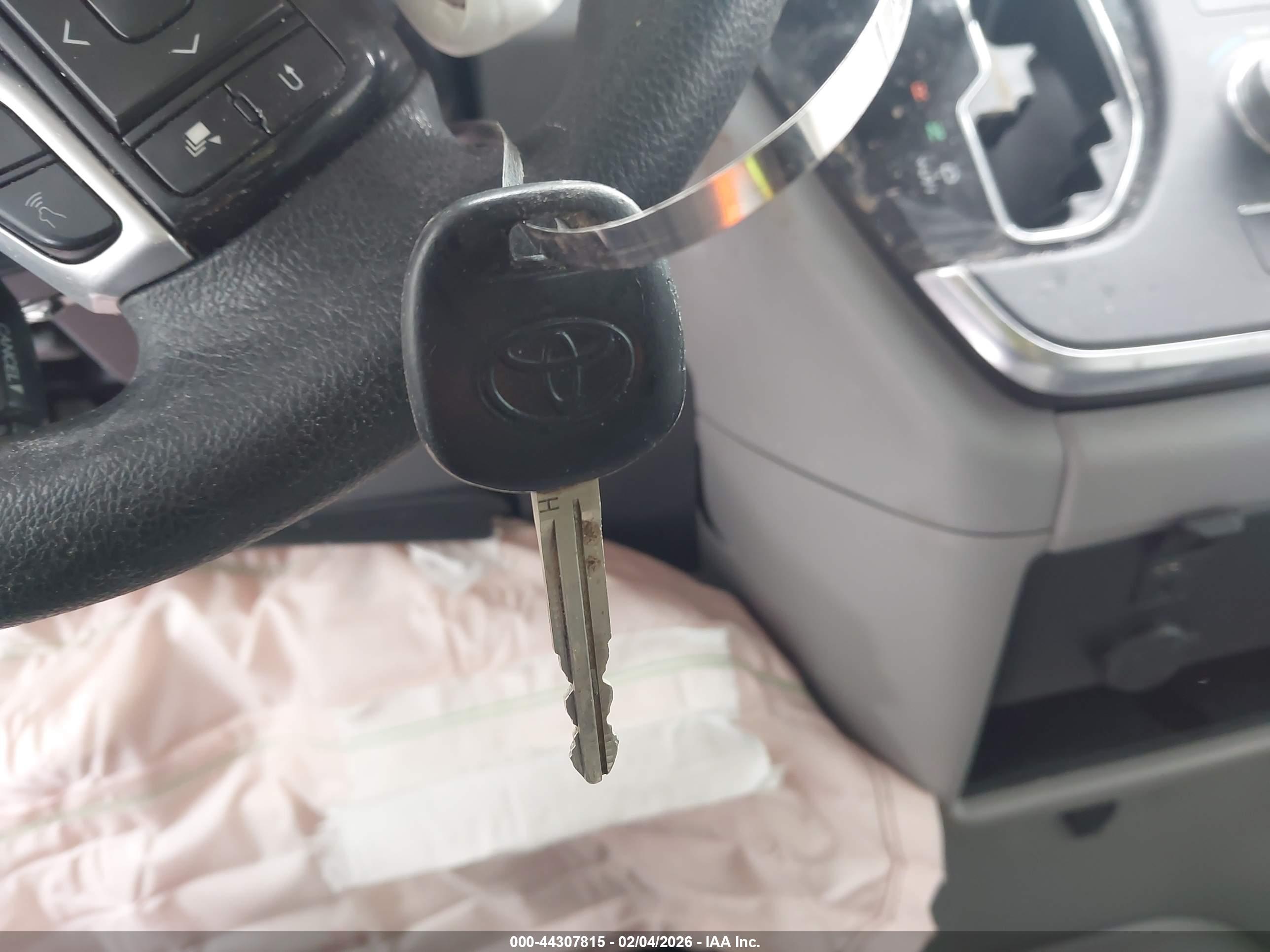 TOYOTA SIENNA image 11