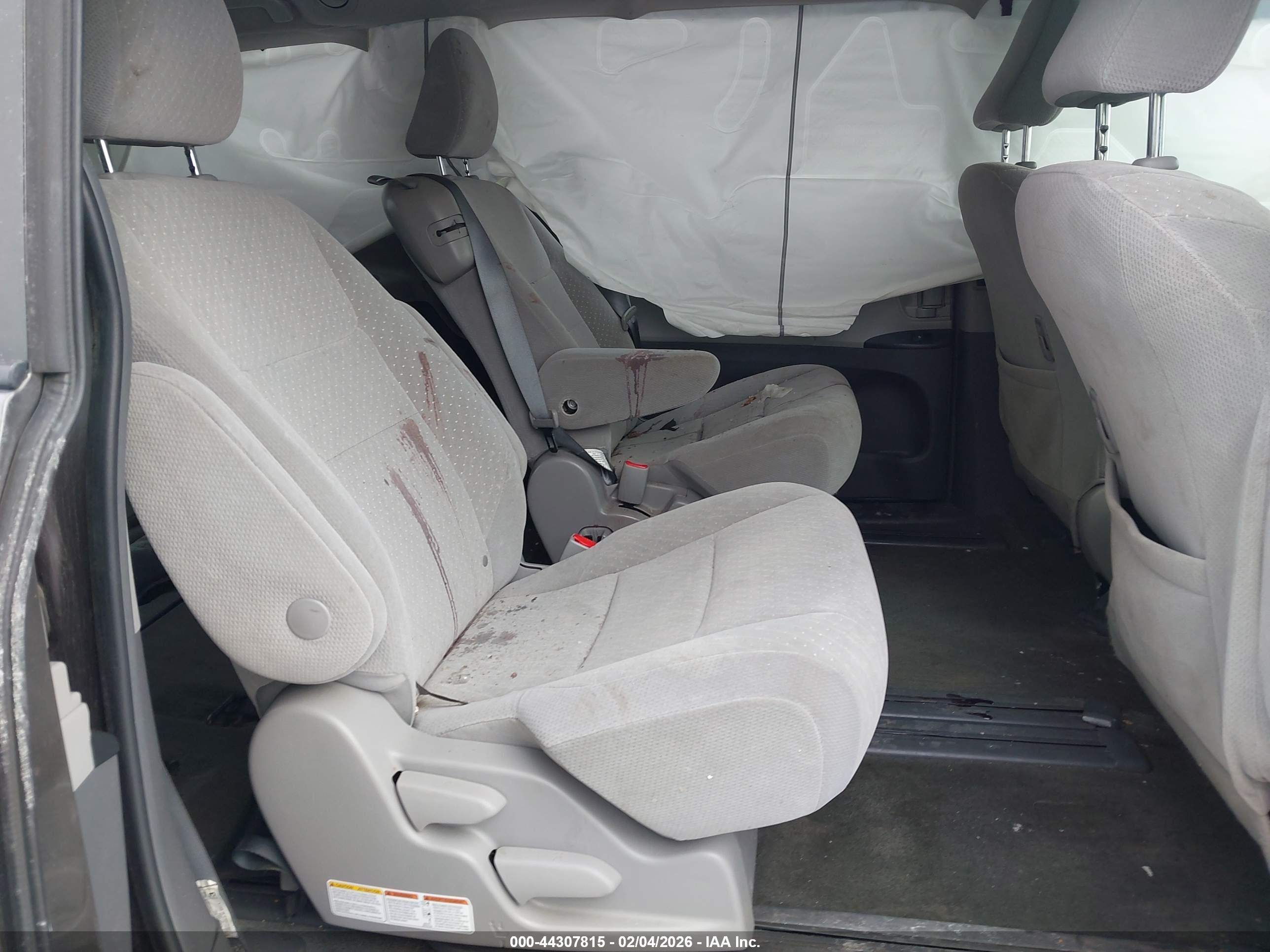 TOYOTA SIENNA image 8