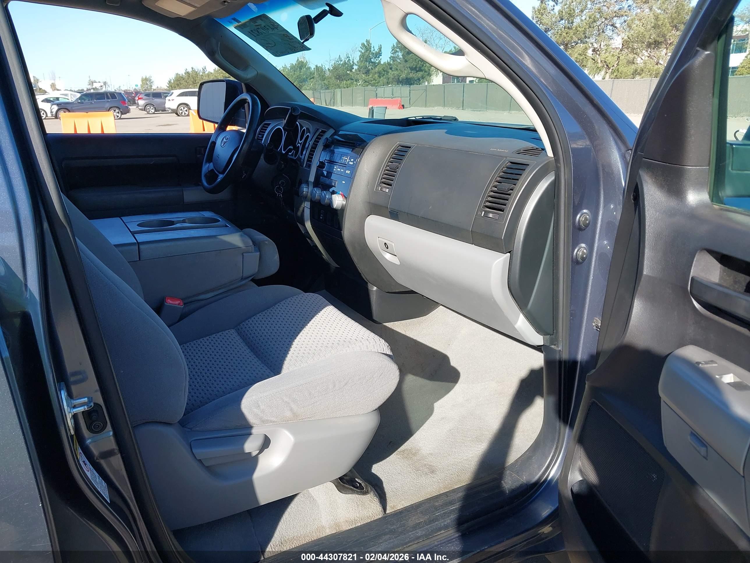 TOYOTA TUNDRA image 5