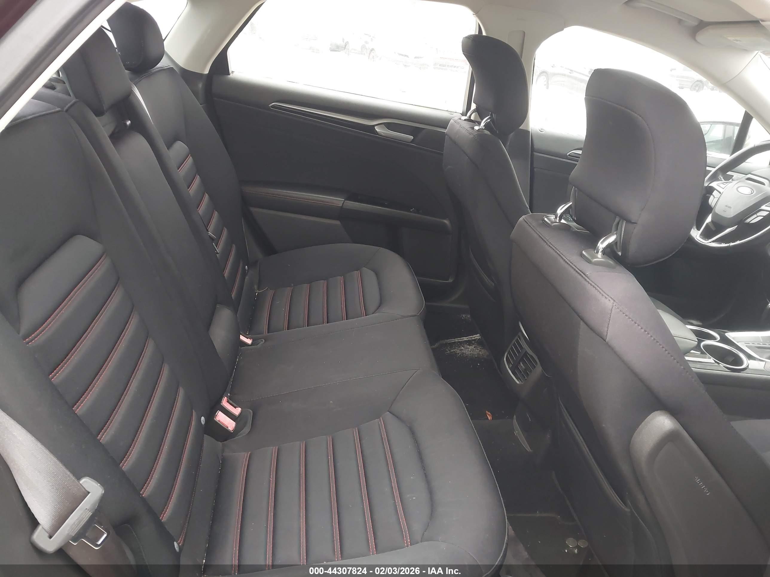 FORD FUSION image 8
