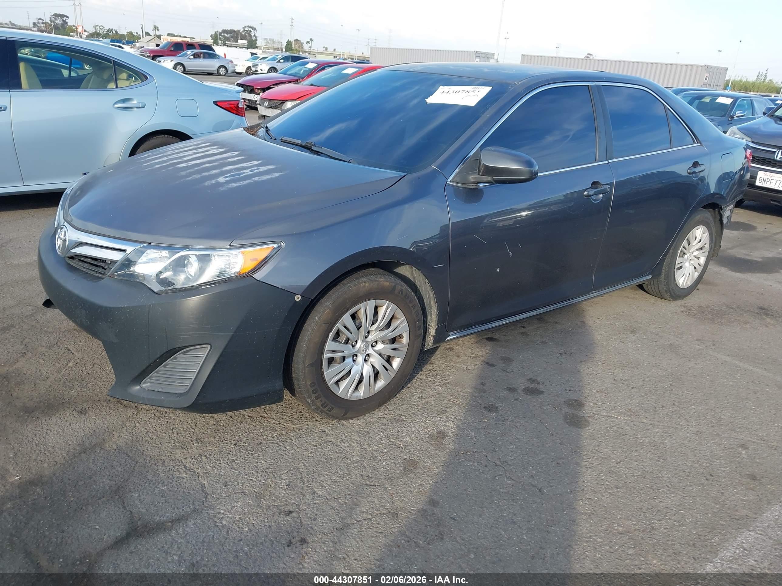TOYOTA CAMRY image 2
