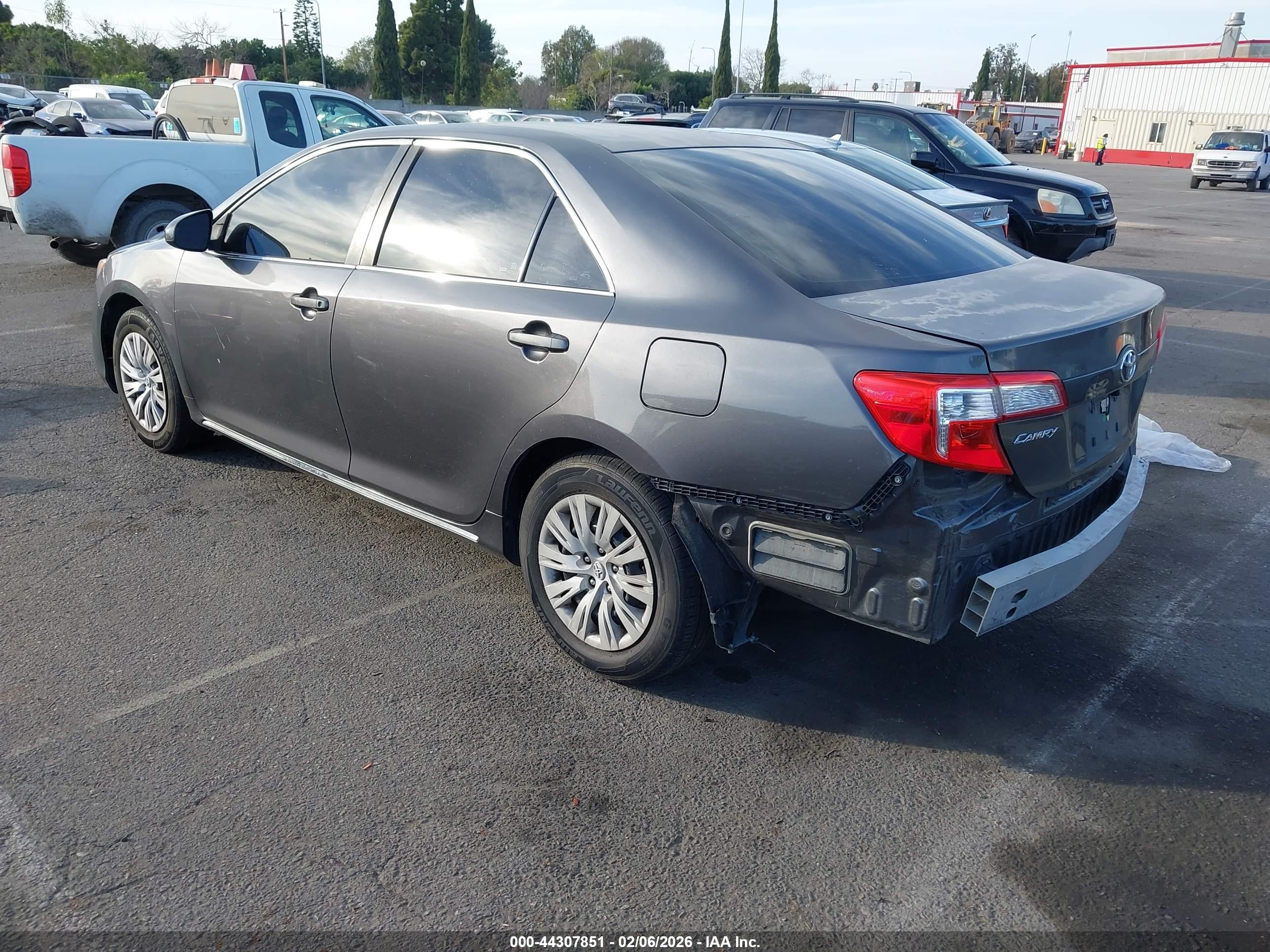 TOYOTA CAMRY image 3