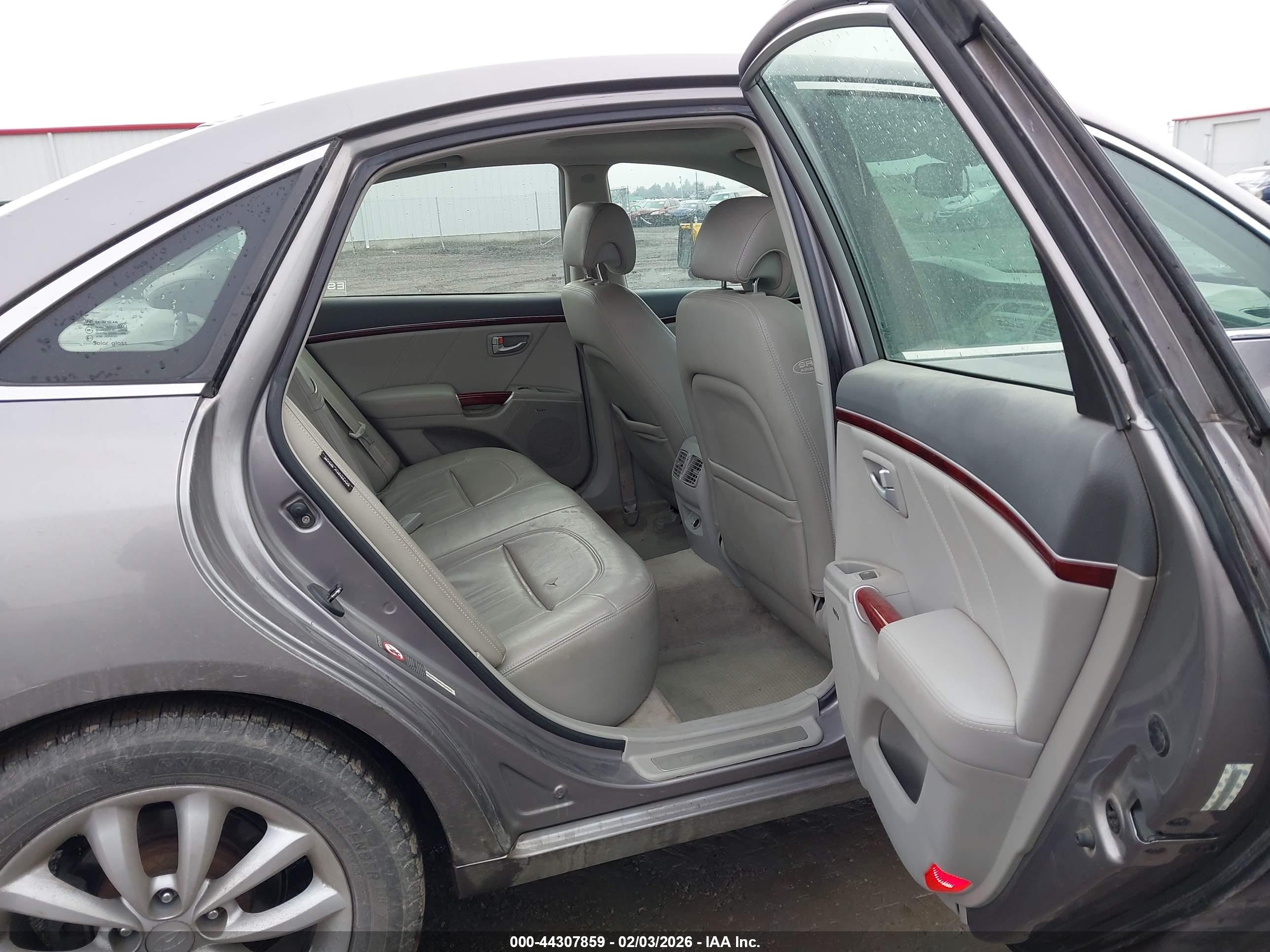 HYUNDAI AZERA image 8