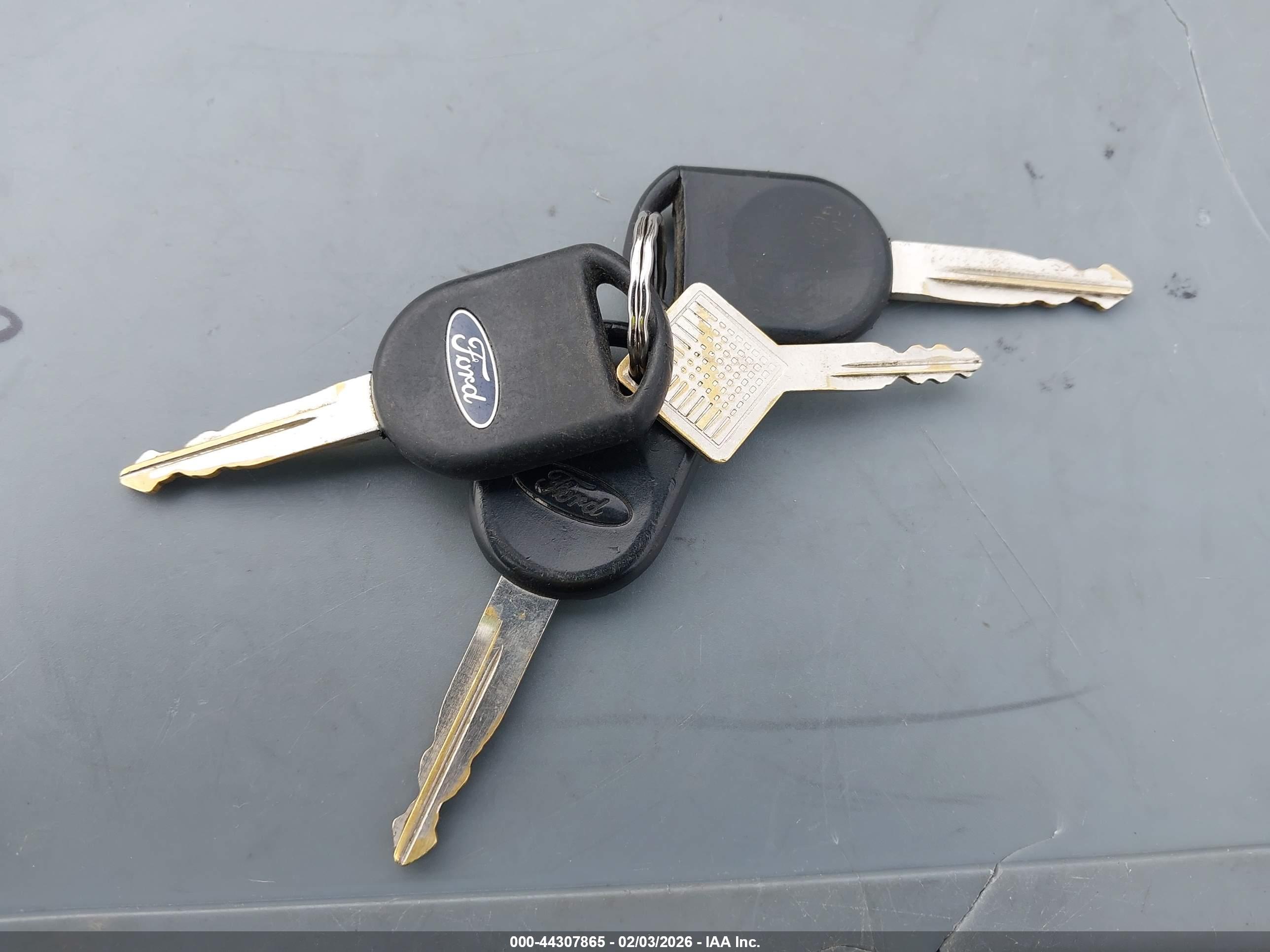 FORD EXPLORER image 11