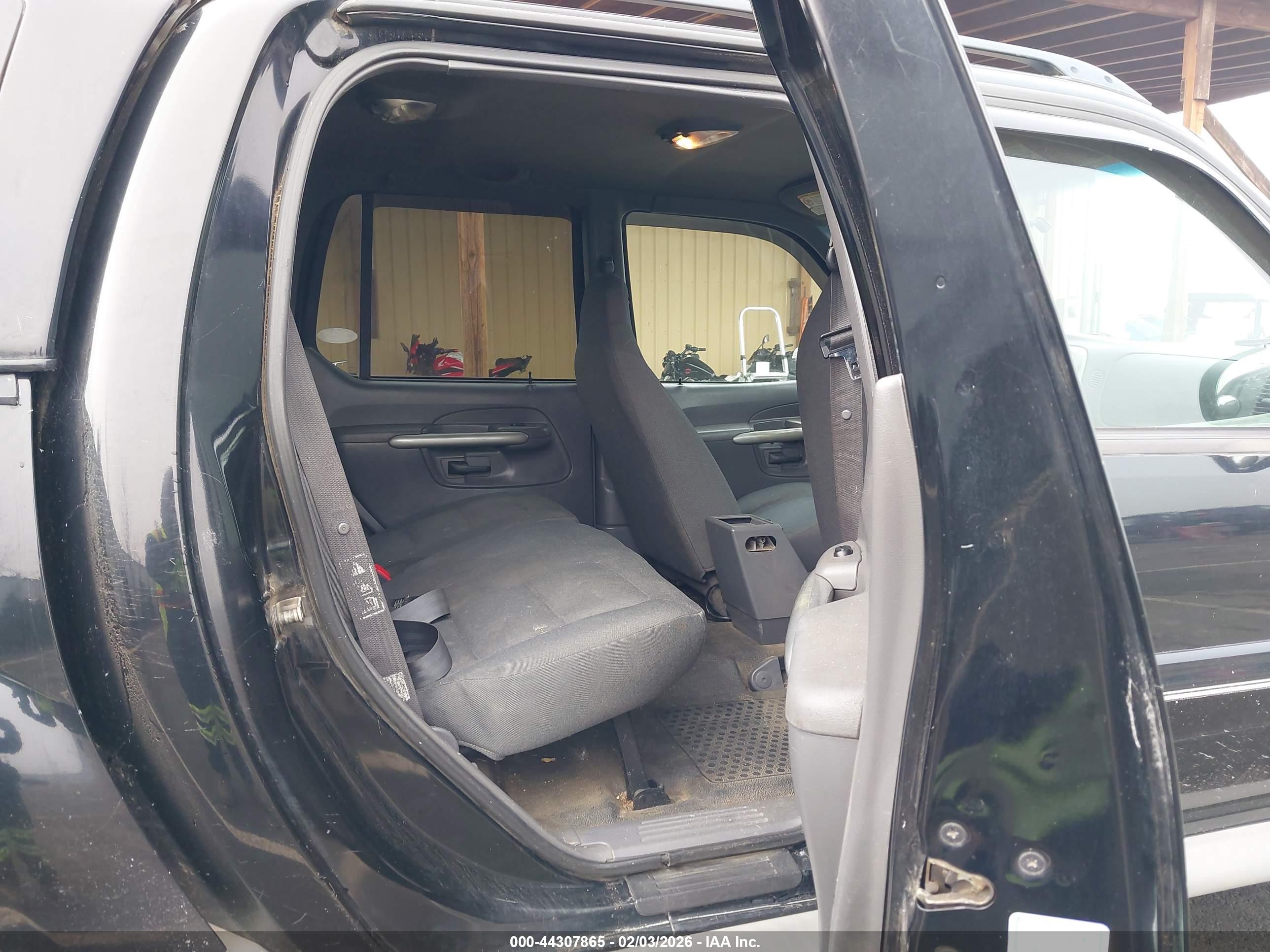 FORD EXPLORER image 8