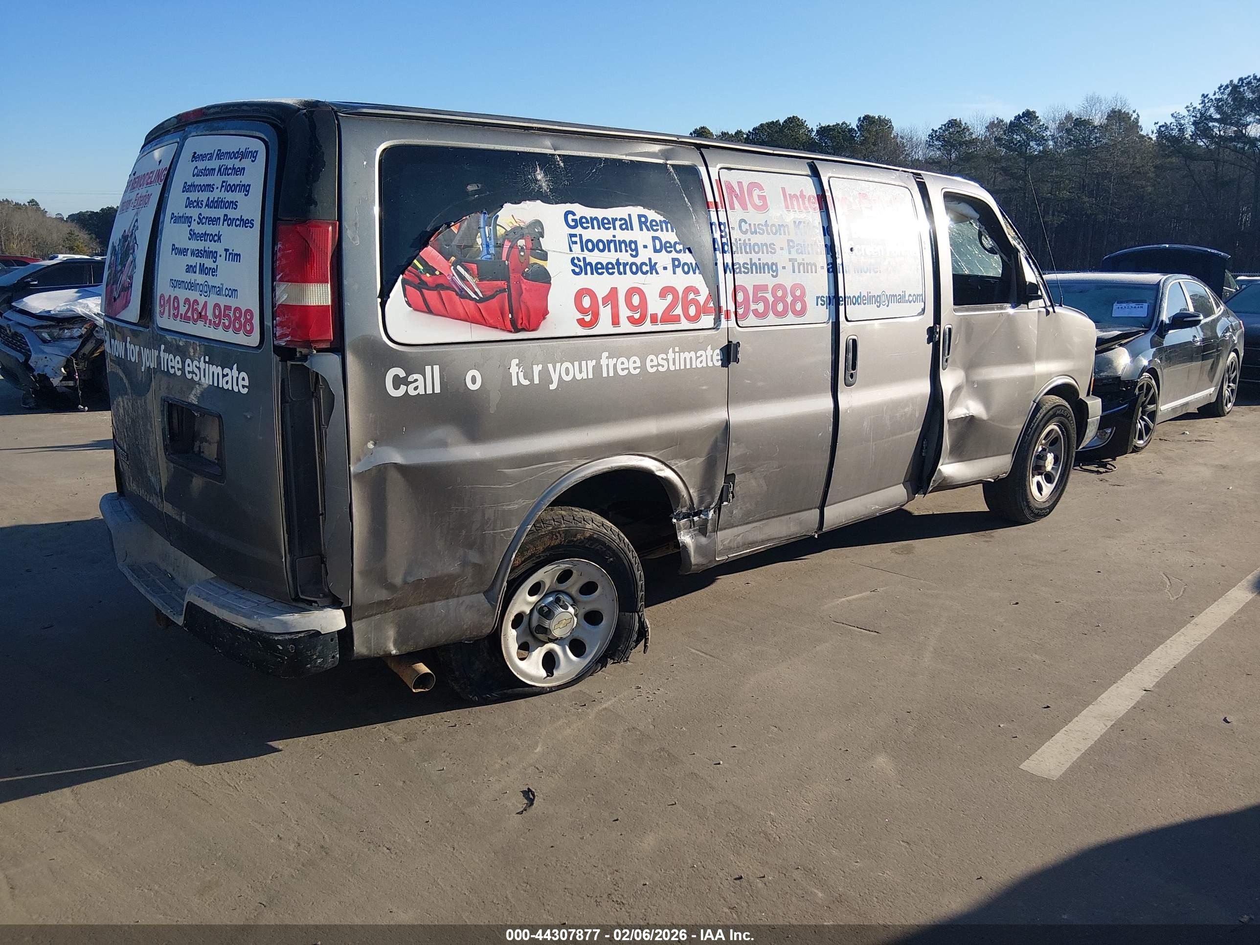 CHEVROLET EXPRESS image 4