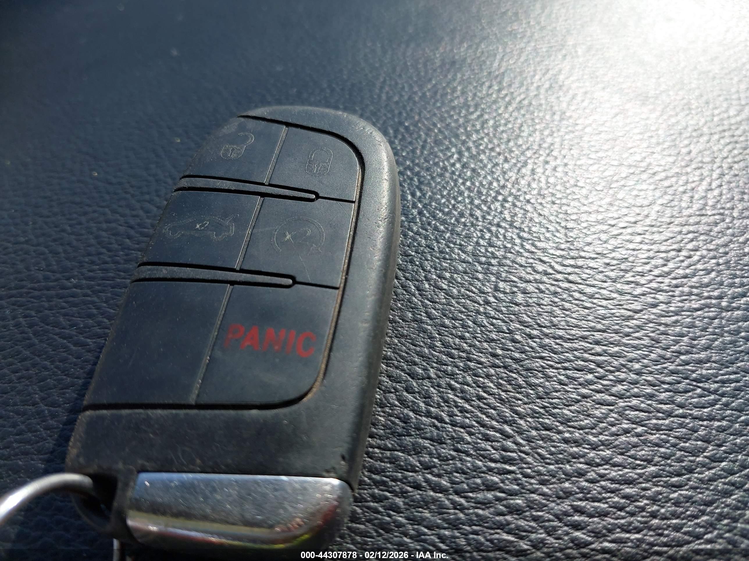 CHRYSLER 200 image 11