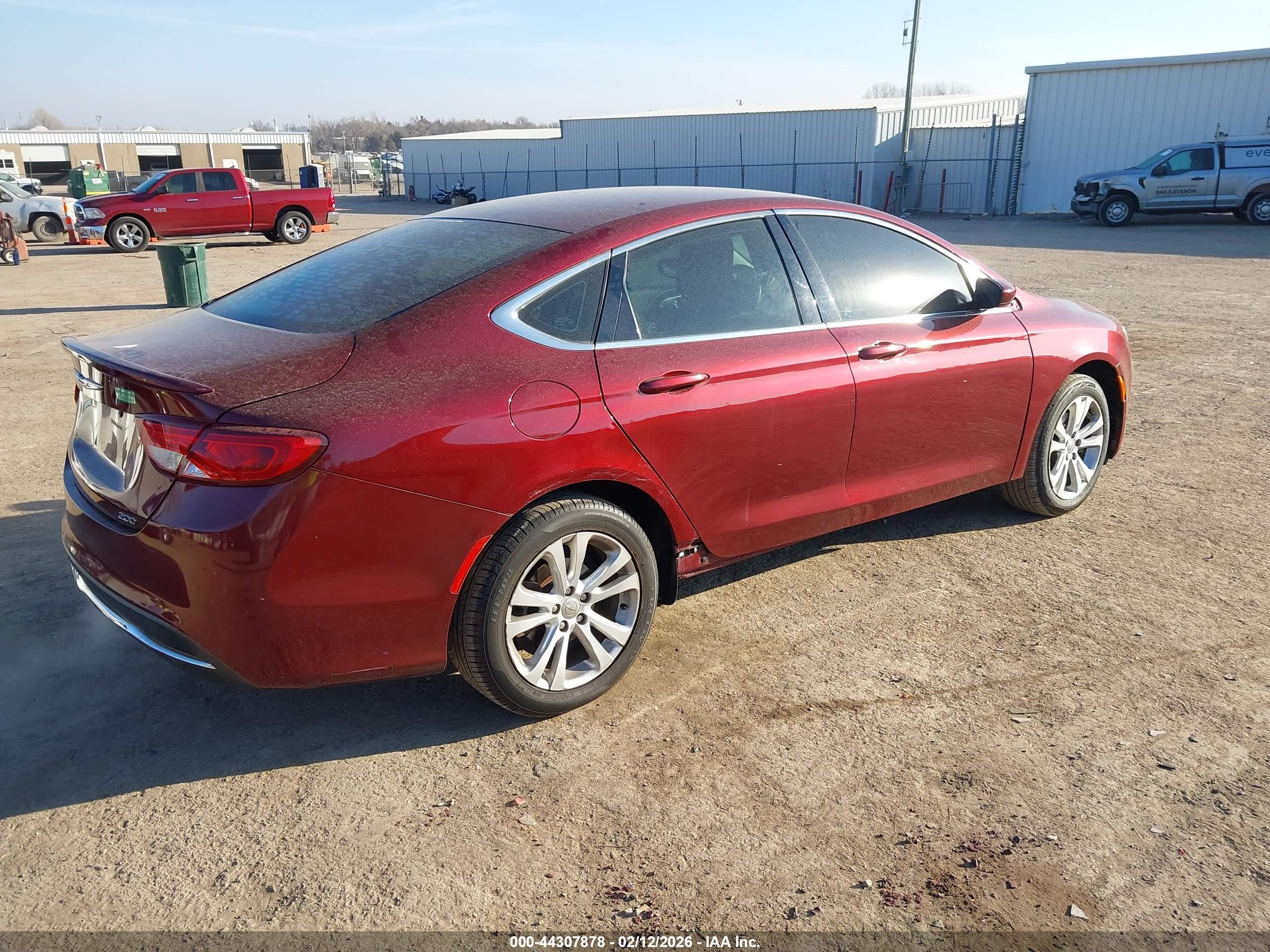CHRYSLER 200 image 4