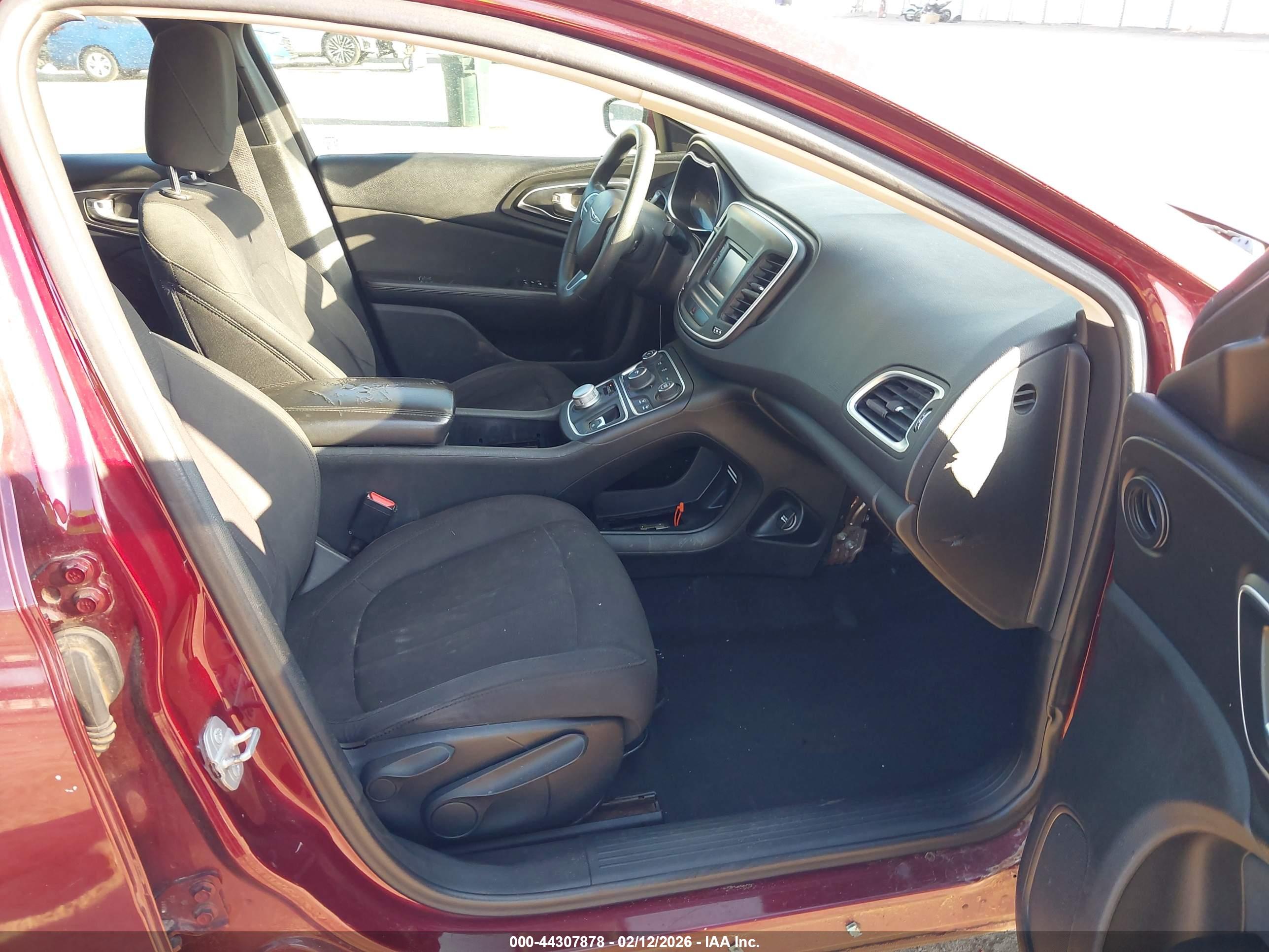 CHRYSLER 200 image 5