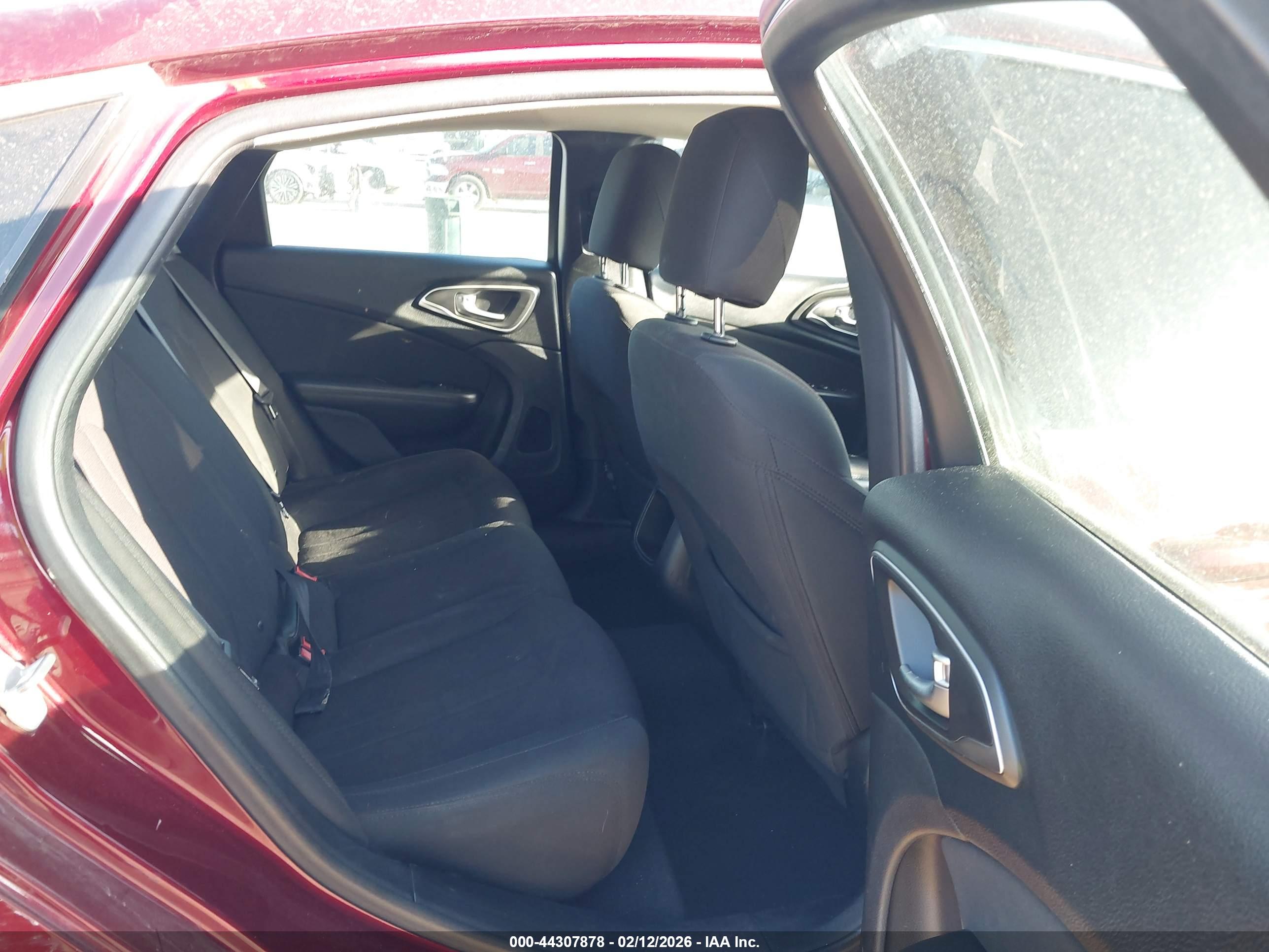 CHRYSLER 200 image 8