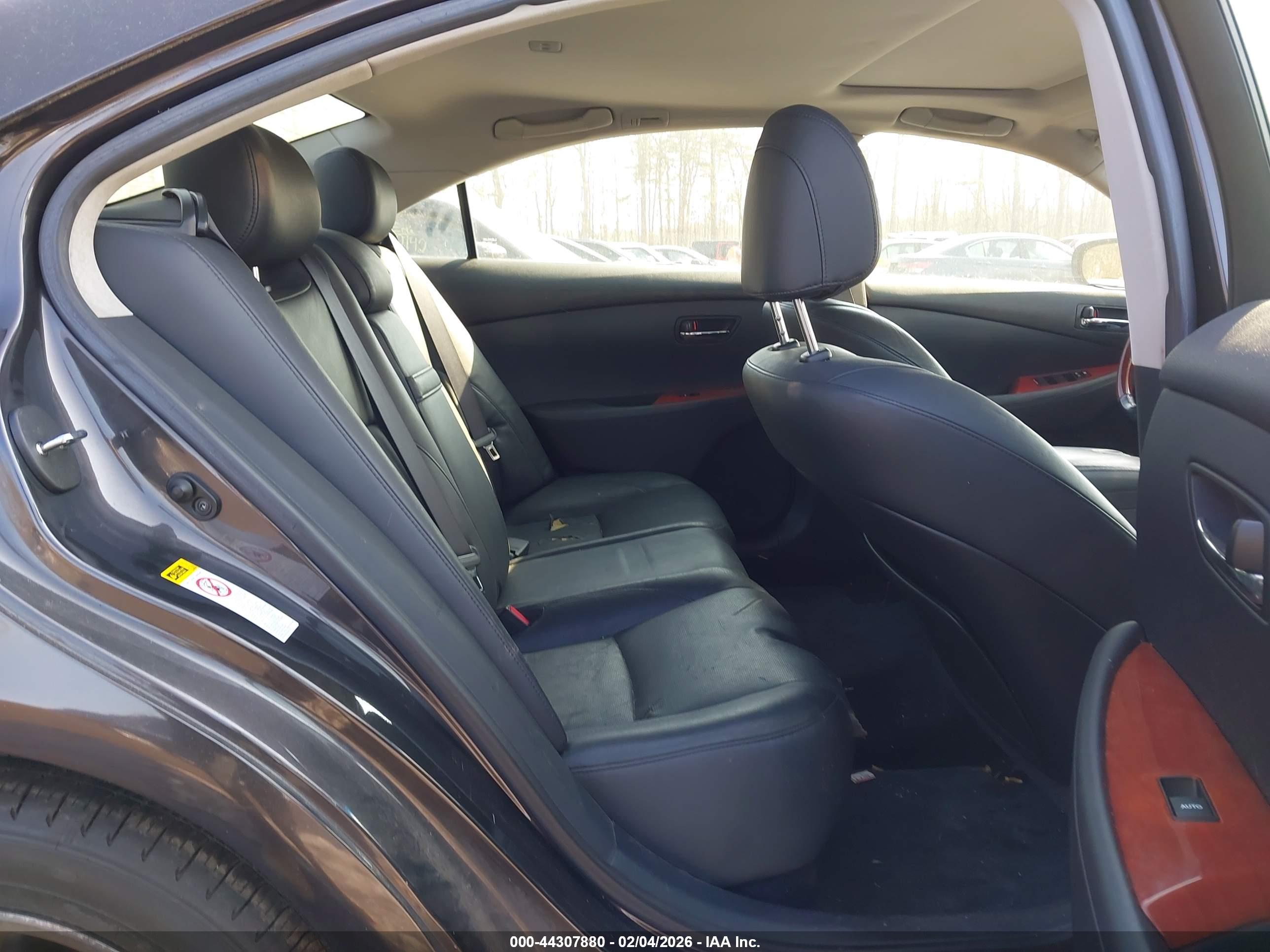 LEXUS ES image 8