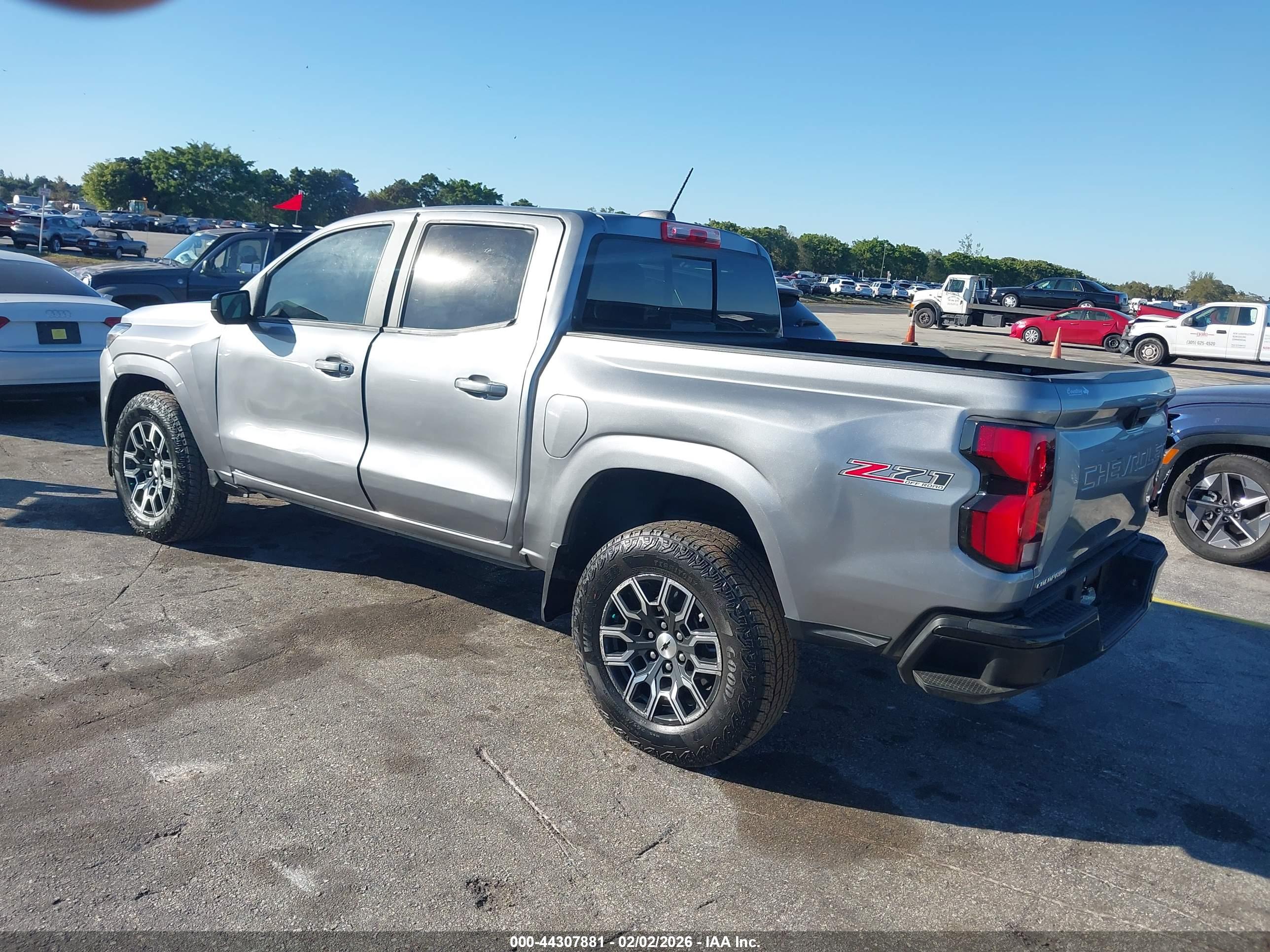 CHEVROLET COLORADO image 3