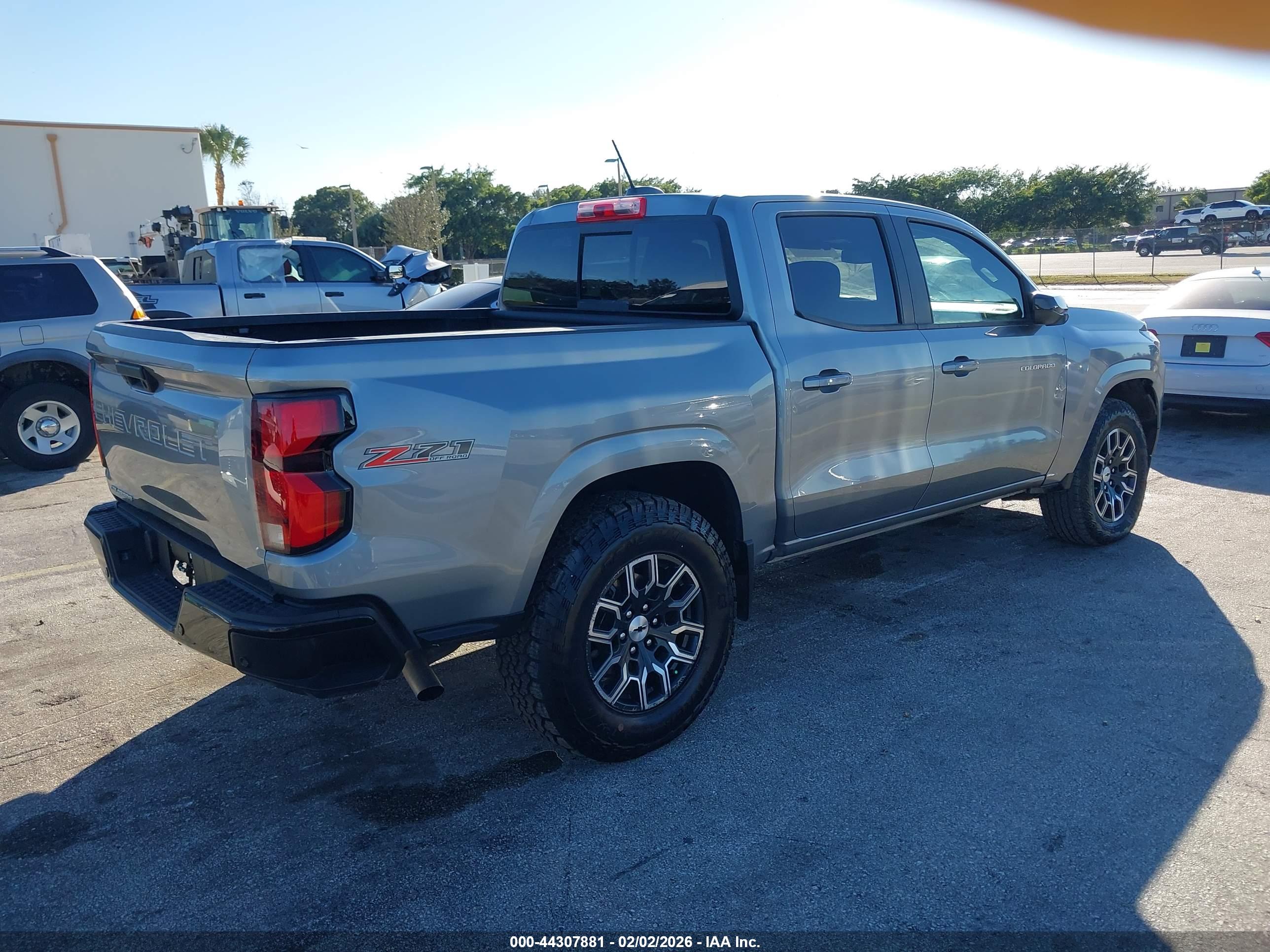 CHEVROLET COLORADO image 4