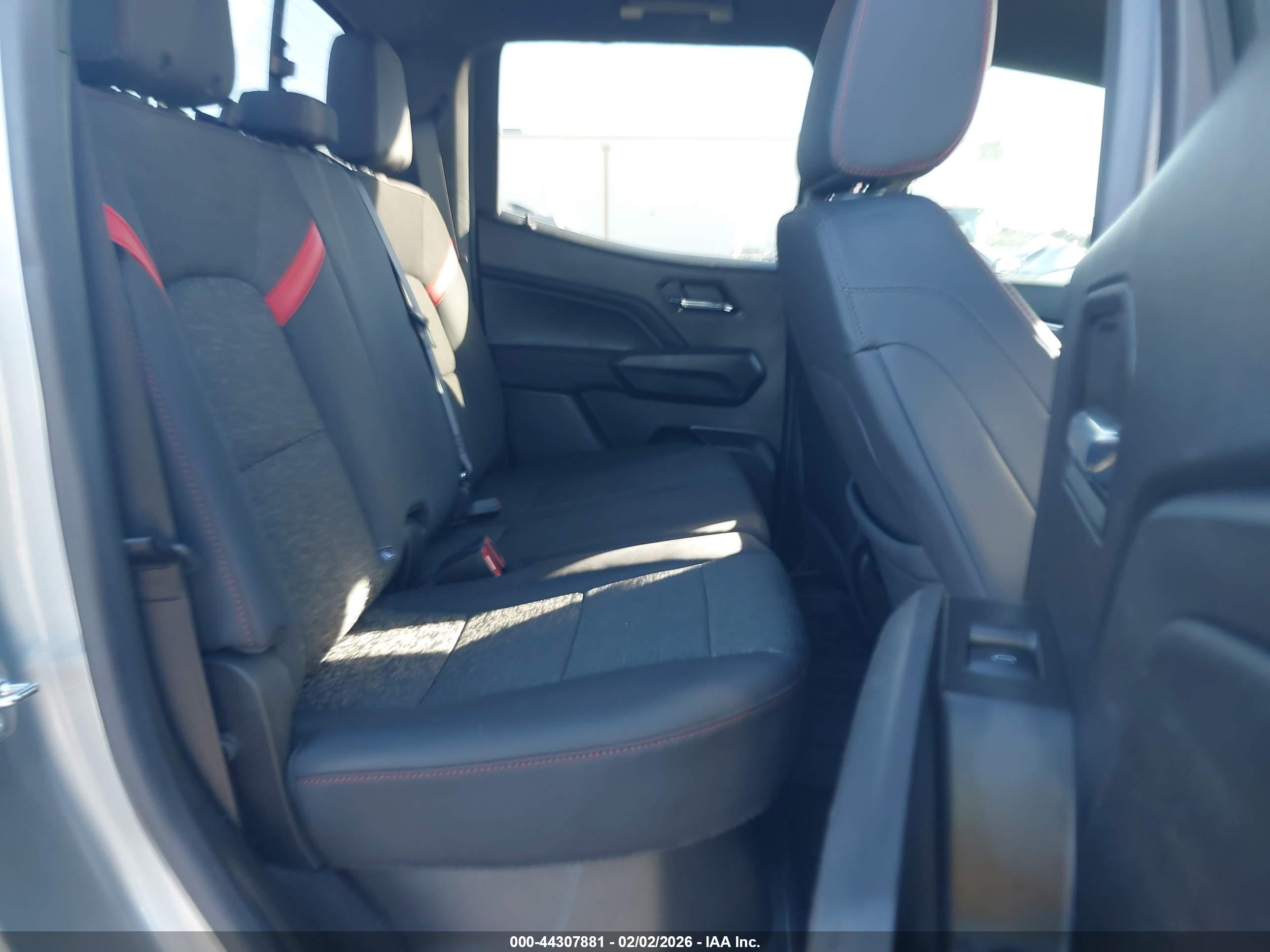 CHEVROLET COLORADO image 8