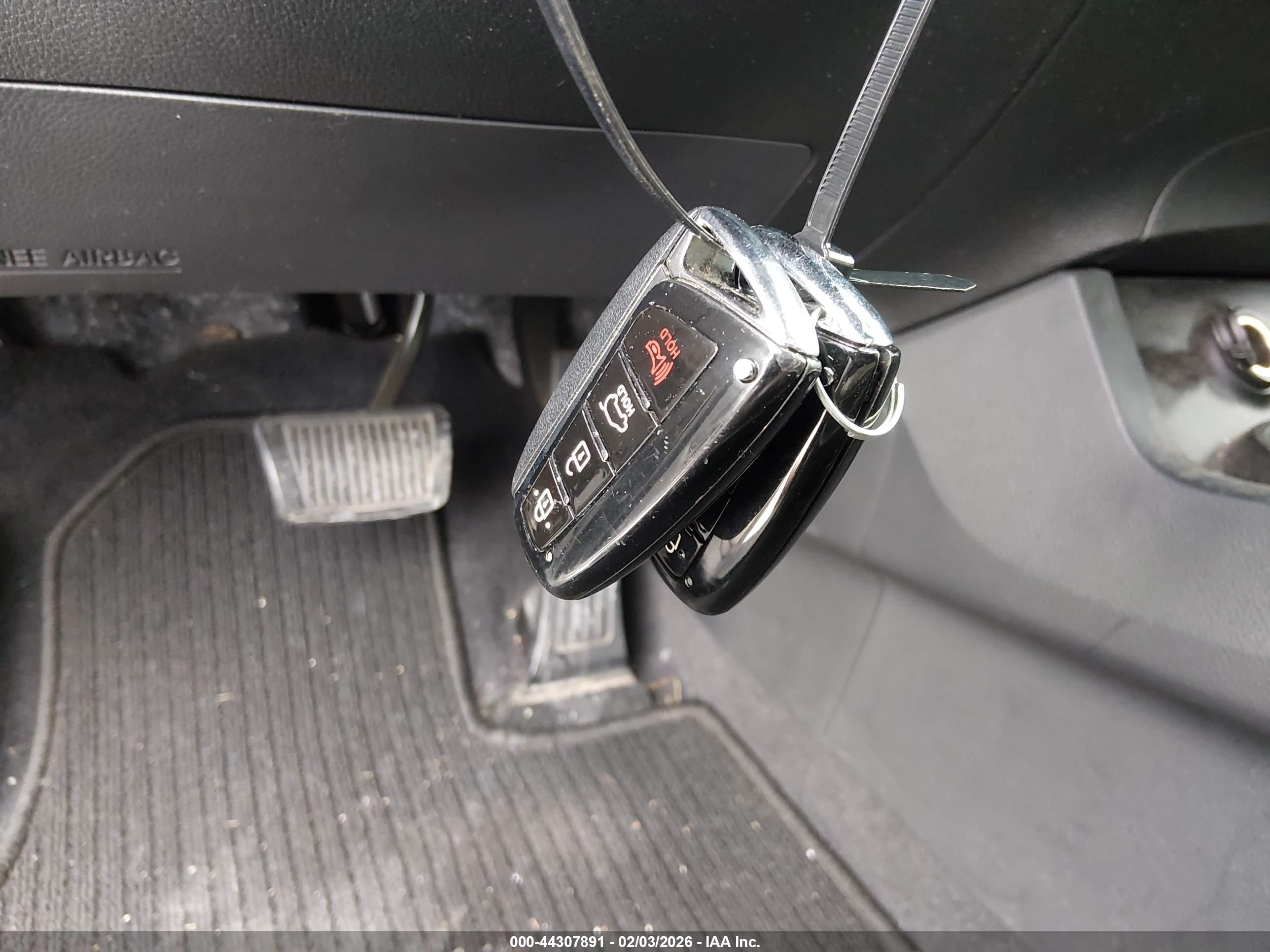 HYUNDAI SANTA image 11