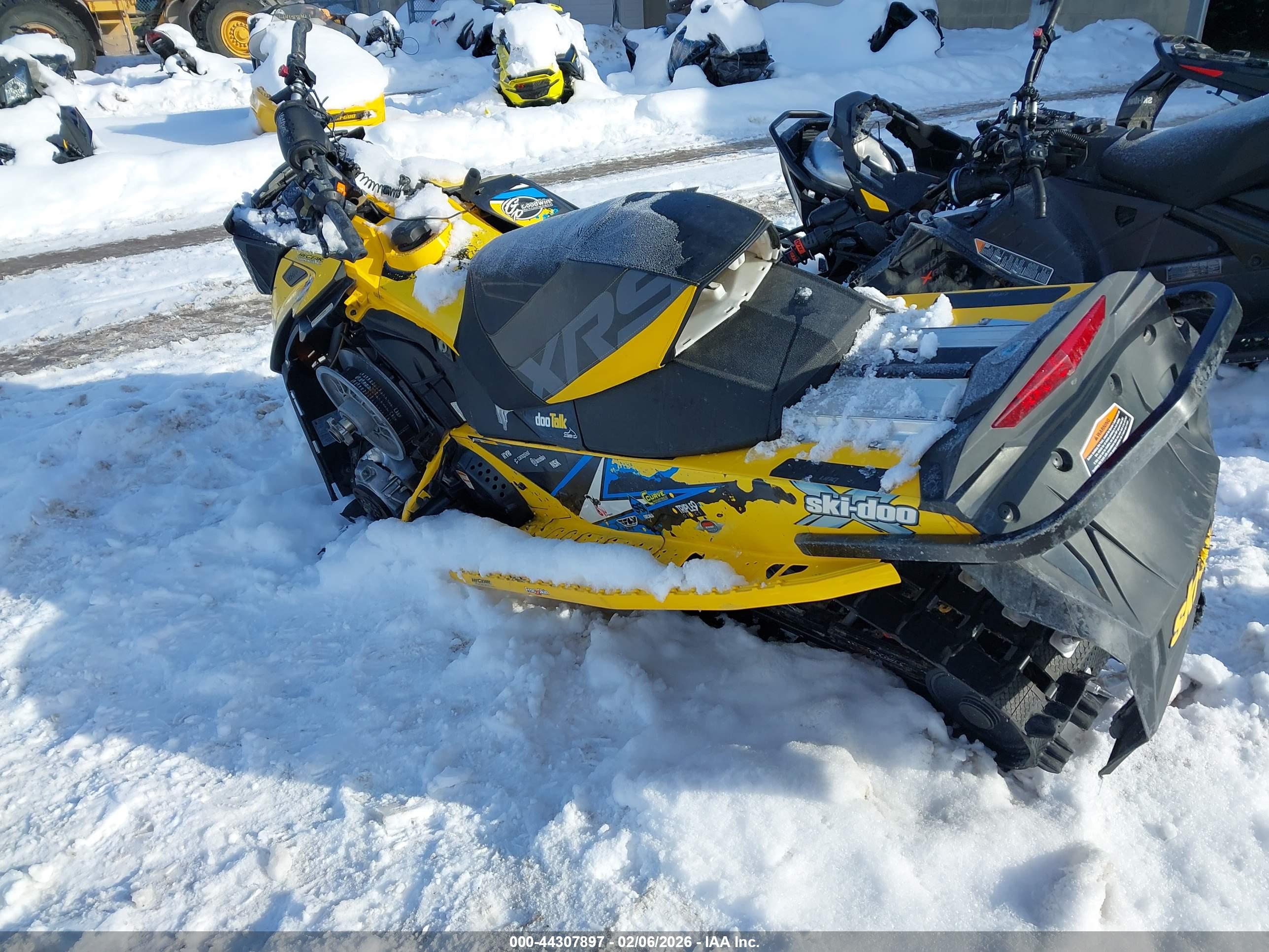 SKI-DOO MXZ image 3