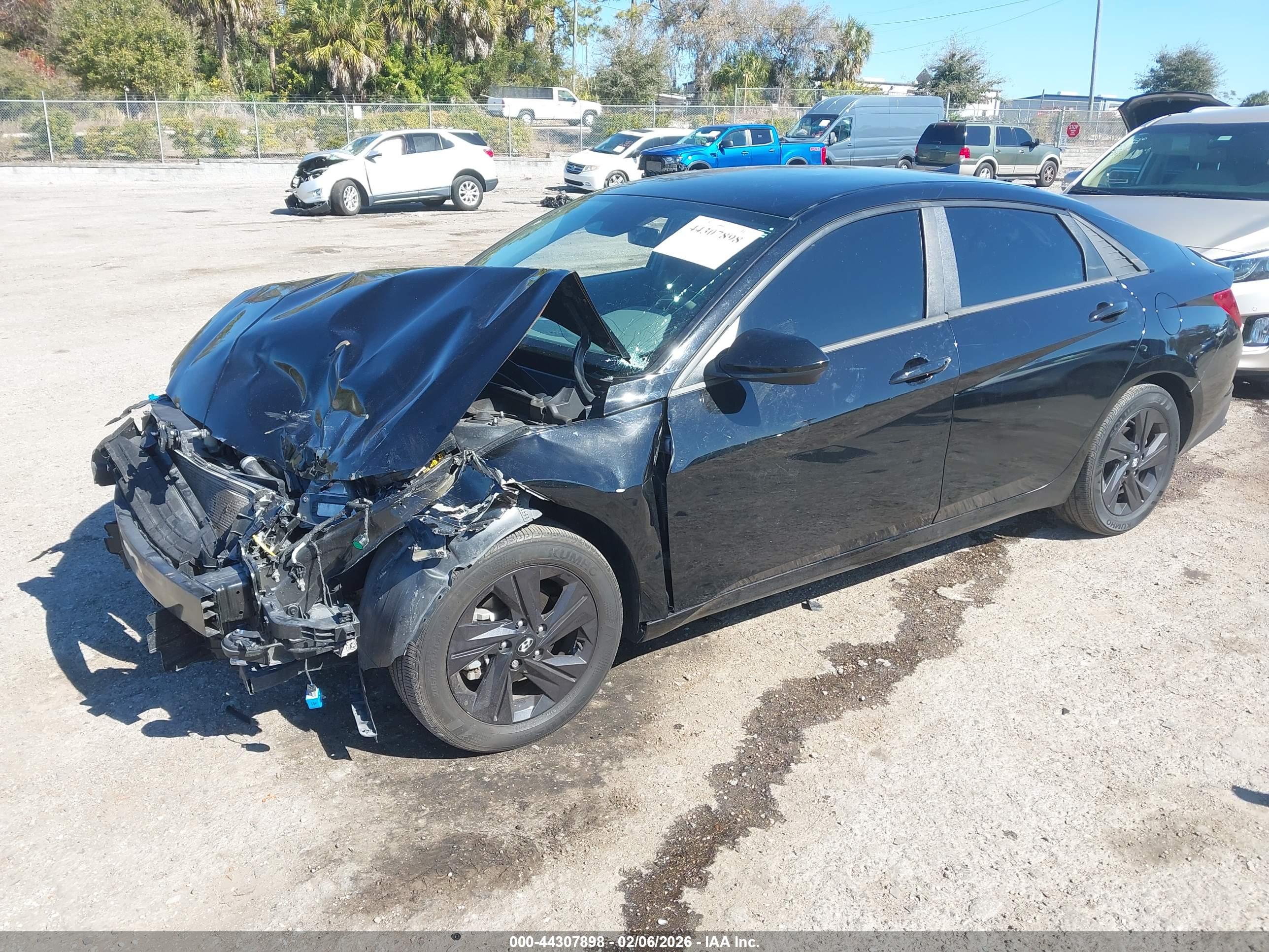 HYUNDAI ELANTRA image 2