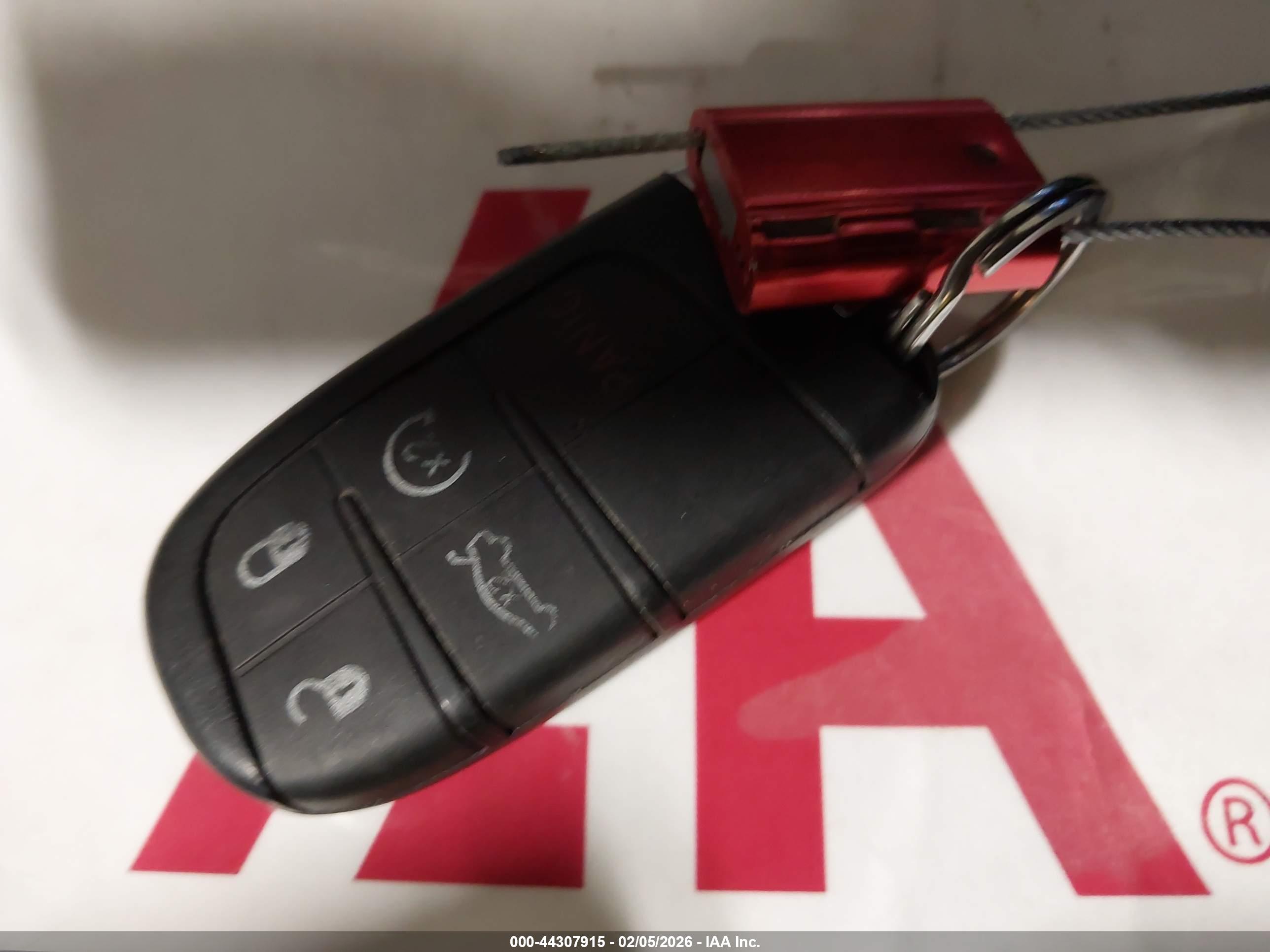 CHRYSLER 300 image 11