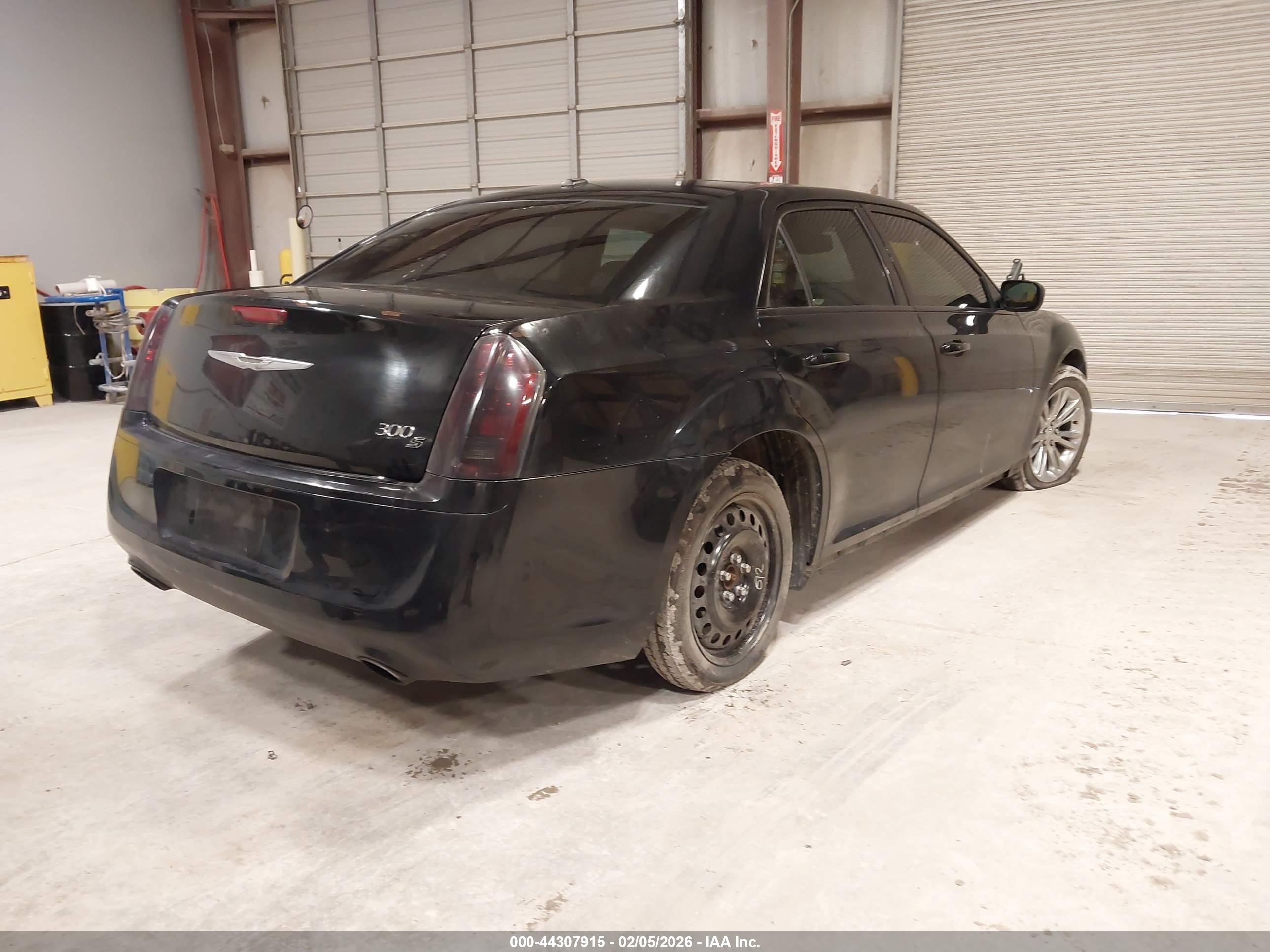 CHRYSLER 300 image 4