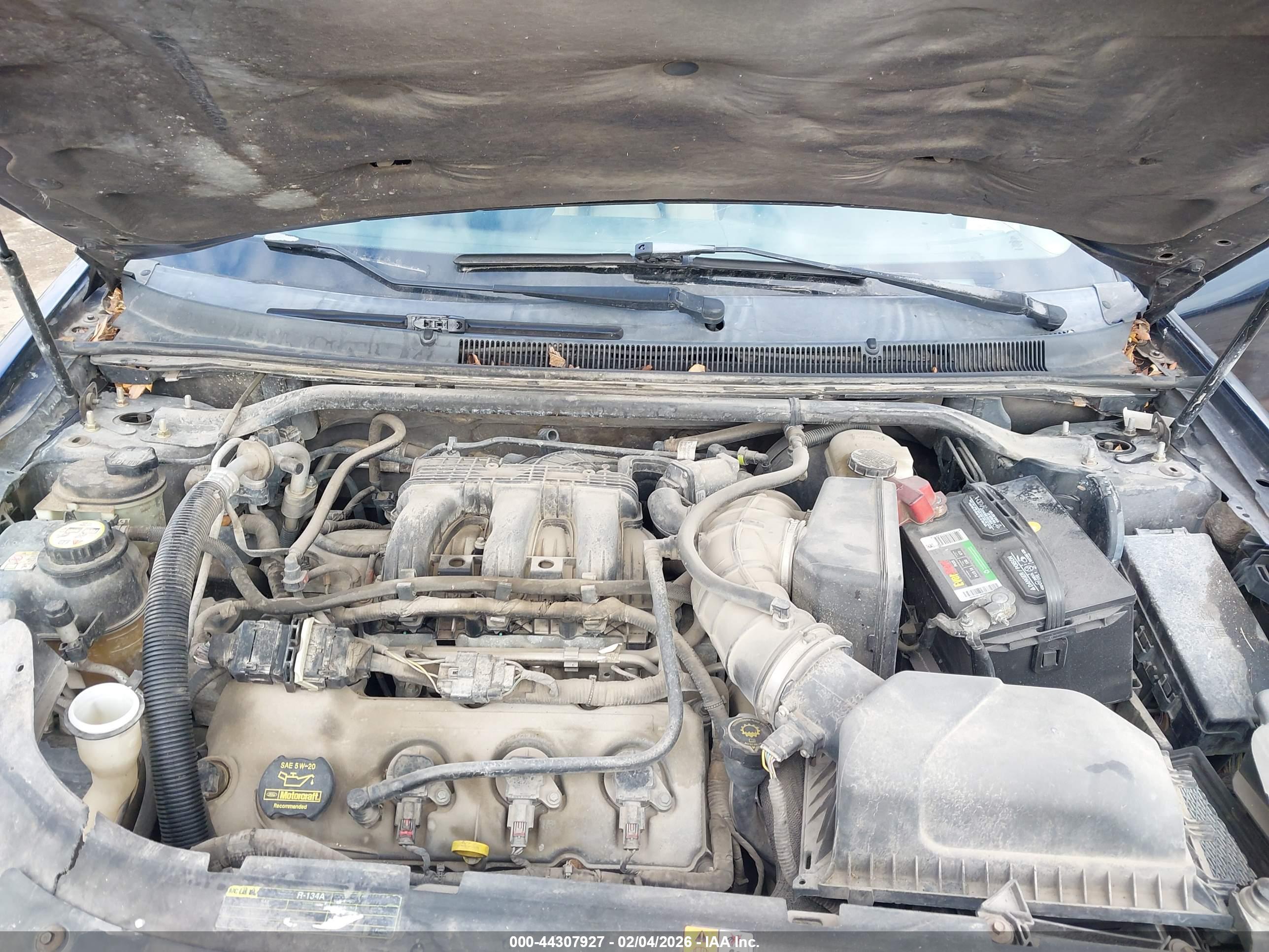 FORD TAURUS image 10