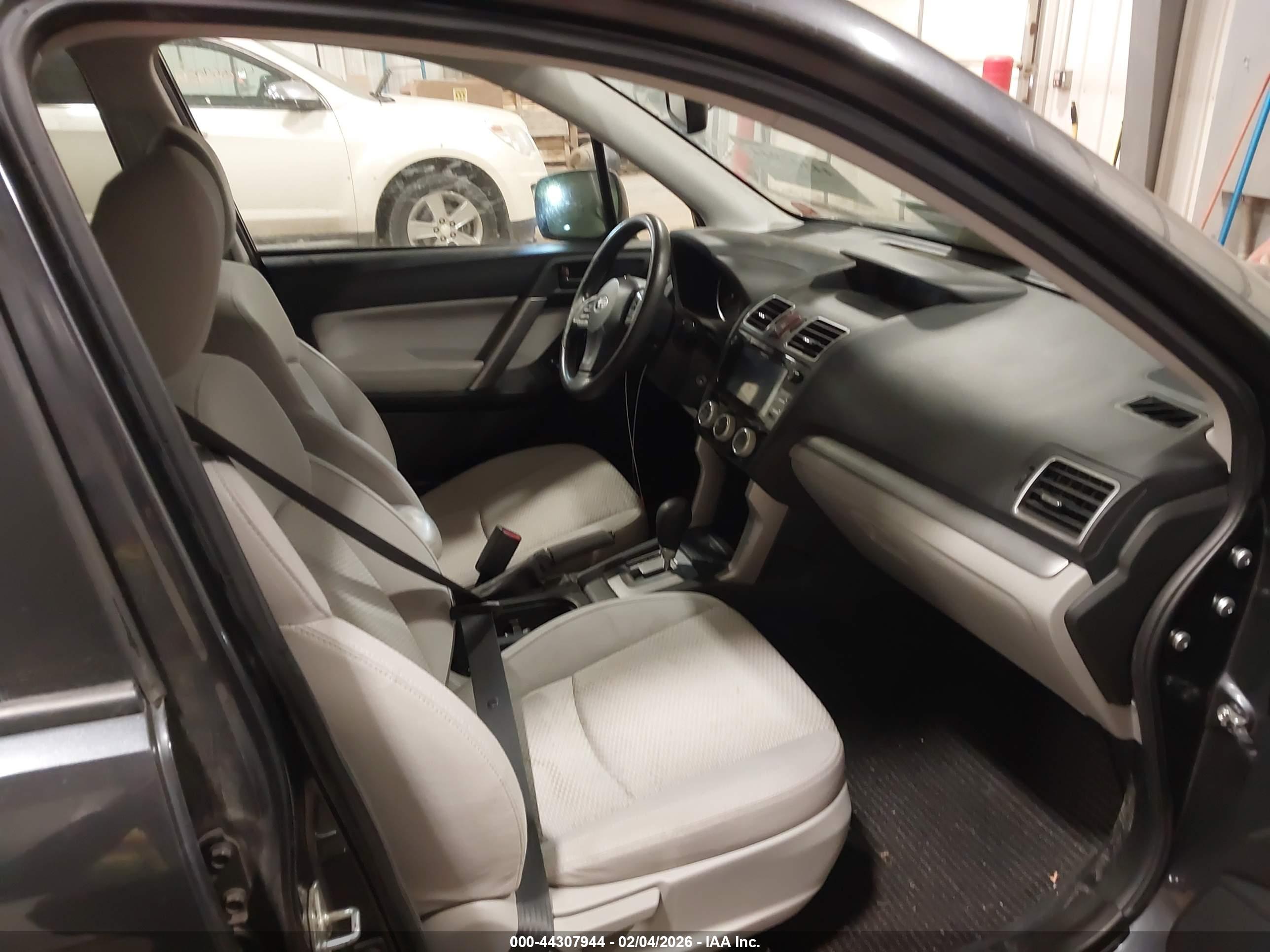 SUBARU FORESTER image 5