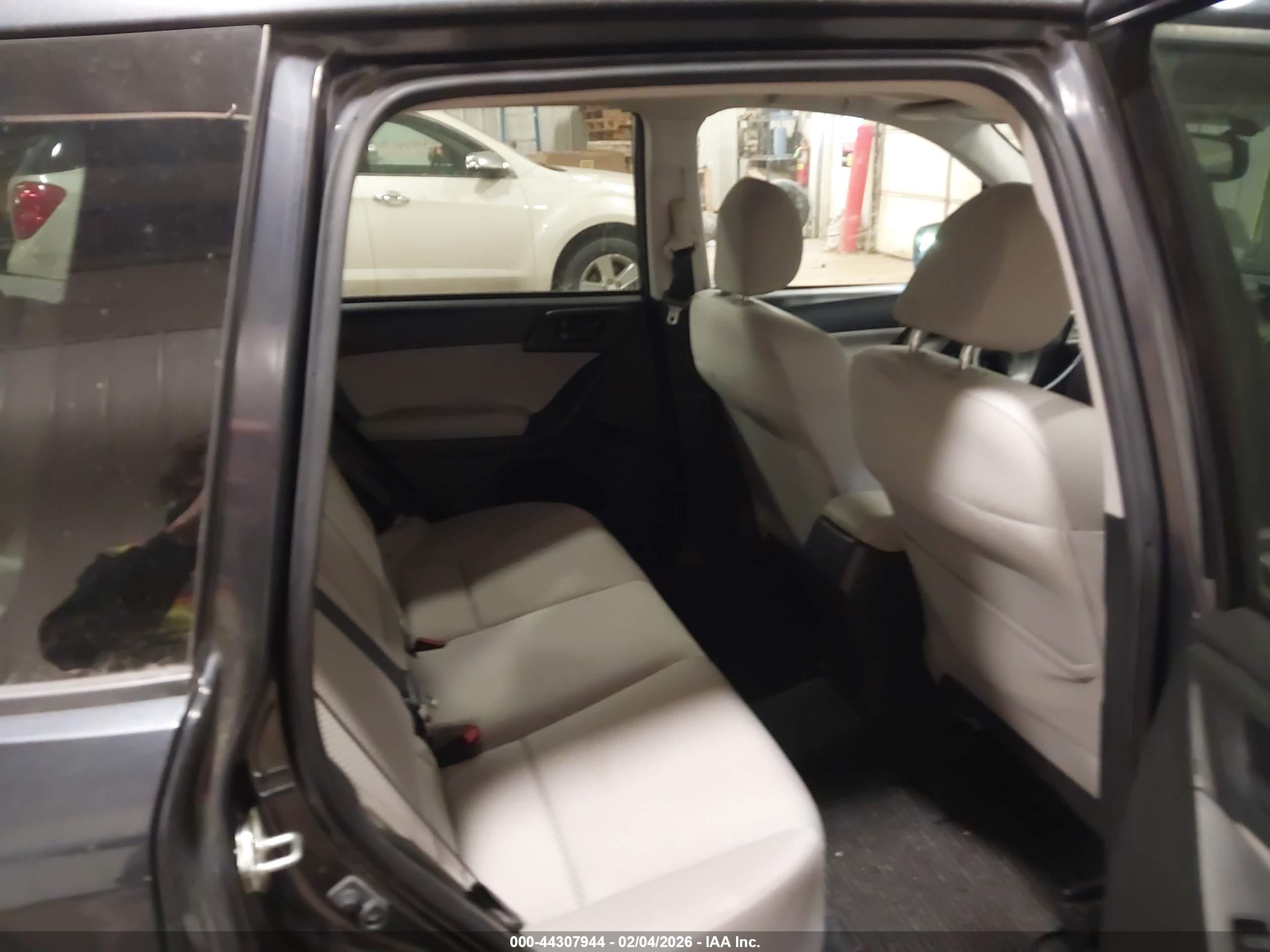 SUBARU FORESTER image 8