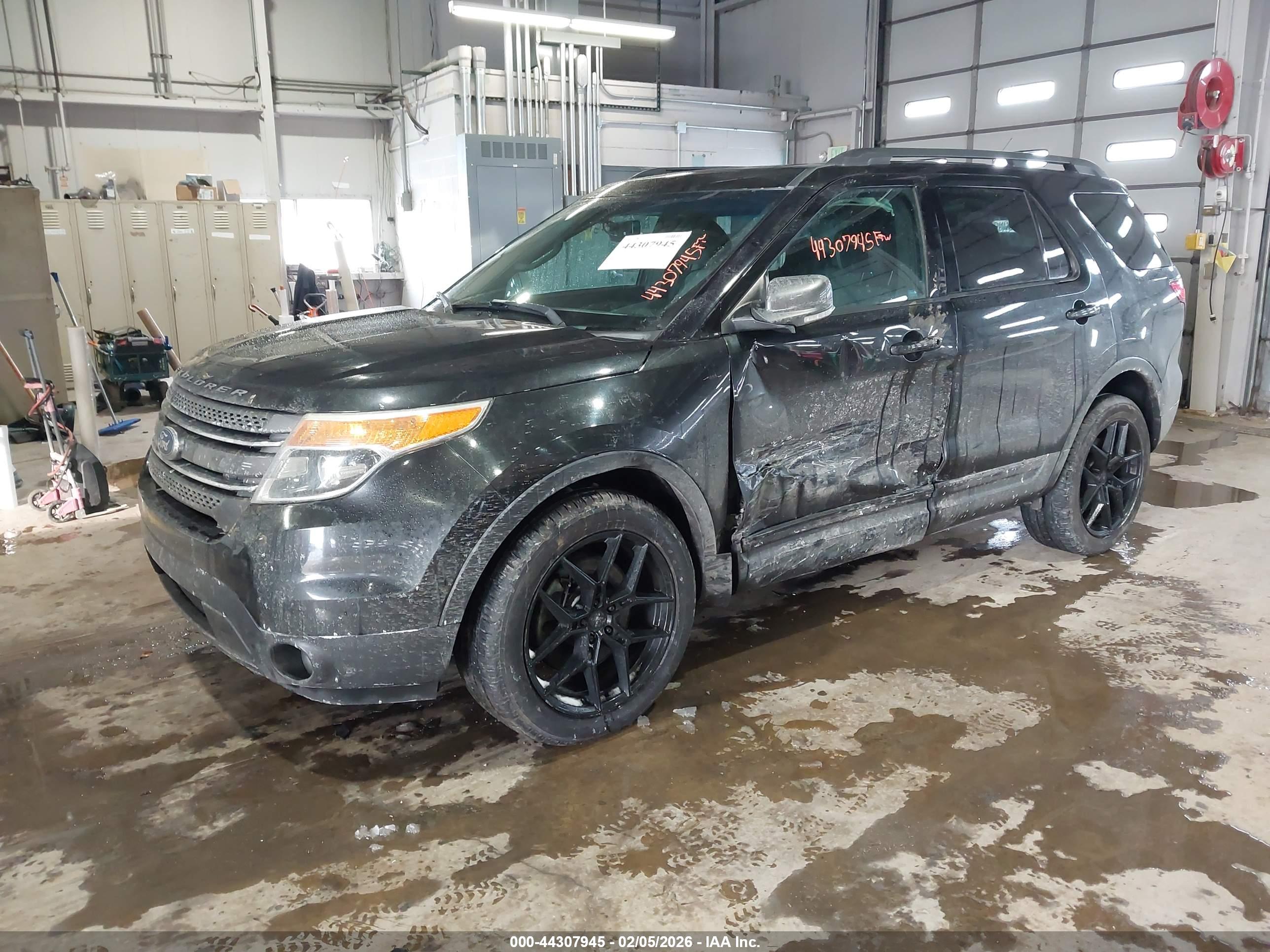 FORD EXPLORER image 2