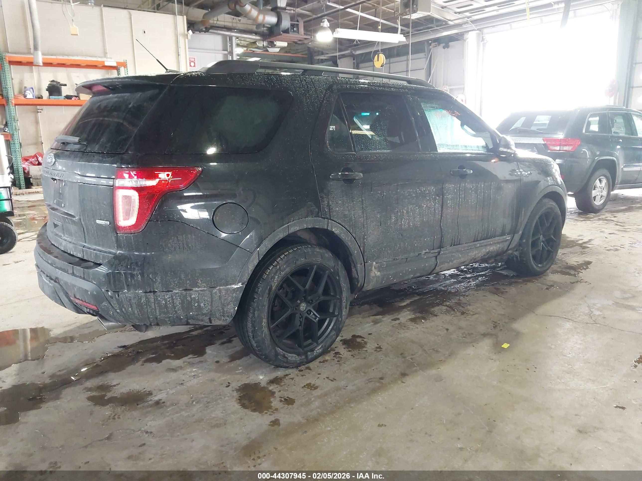 FORD EXPLORER image 4