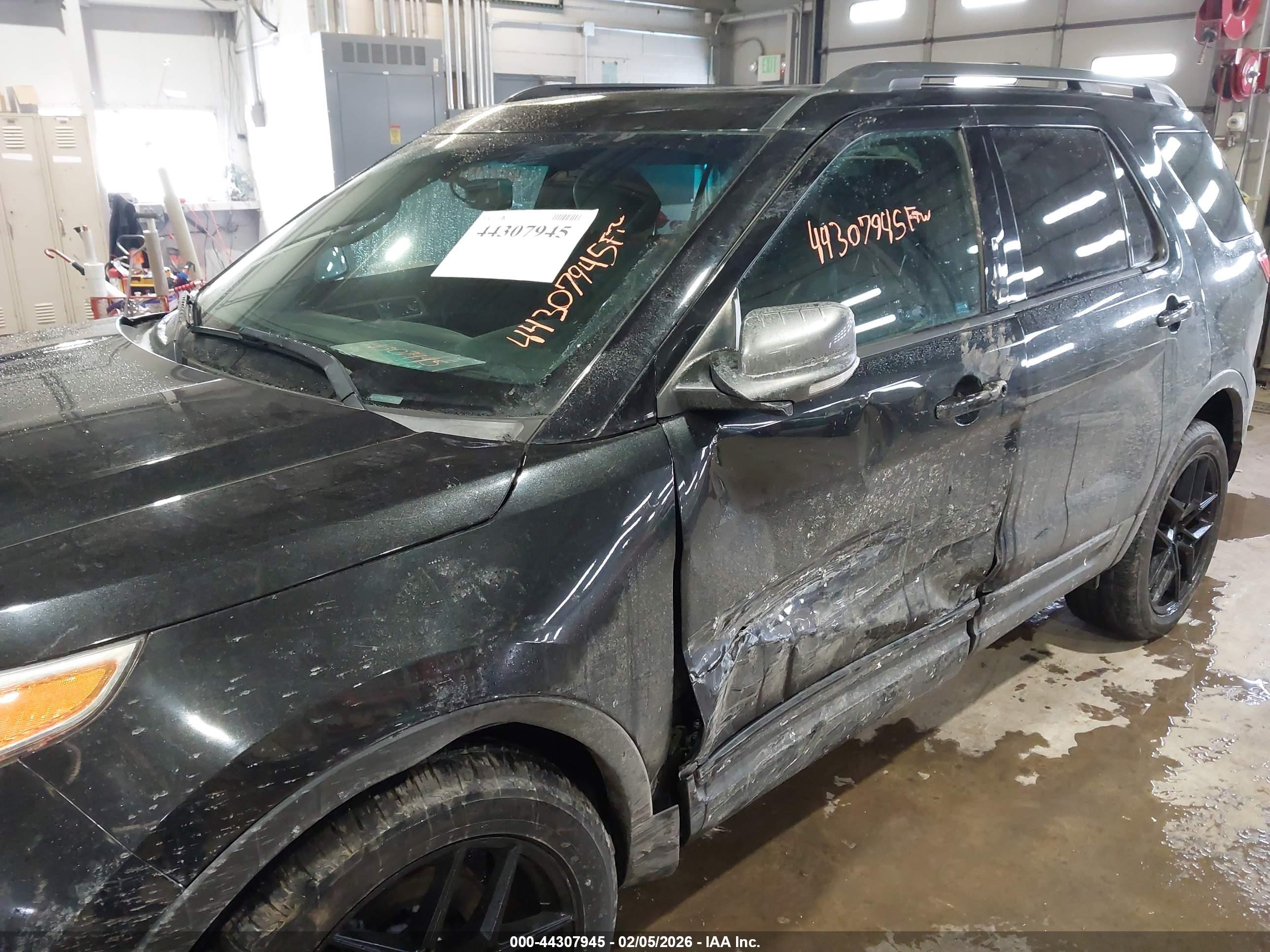 FORD EXPLORER image 6