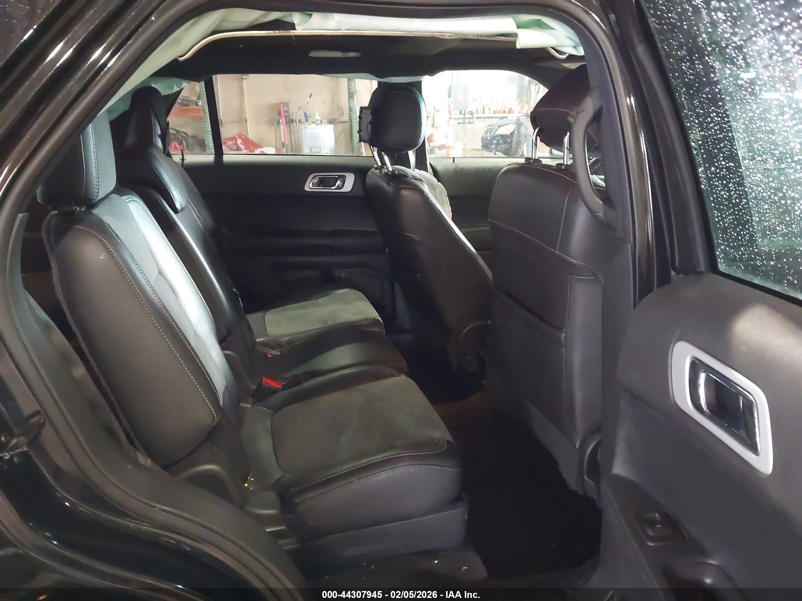 FORD EXPLORER image 8