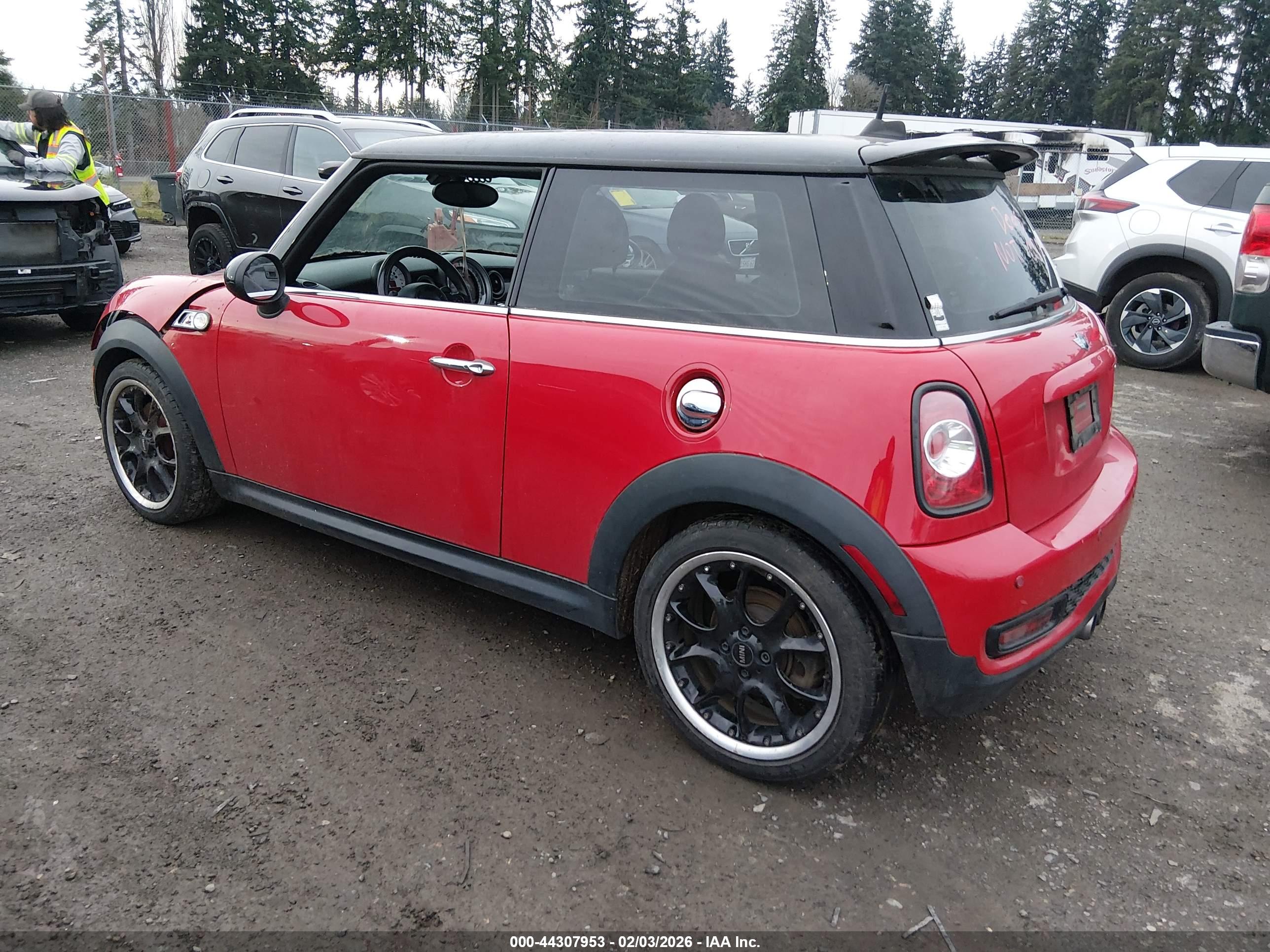 MINI COOPER image 3