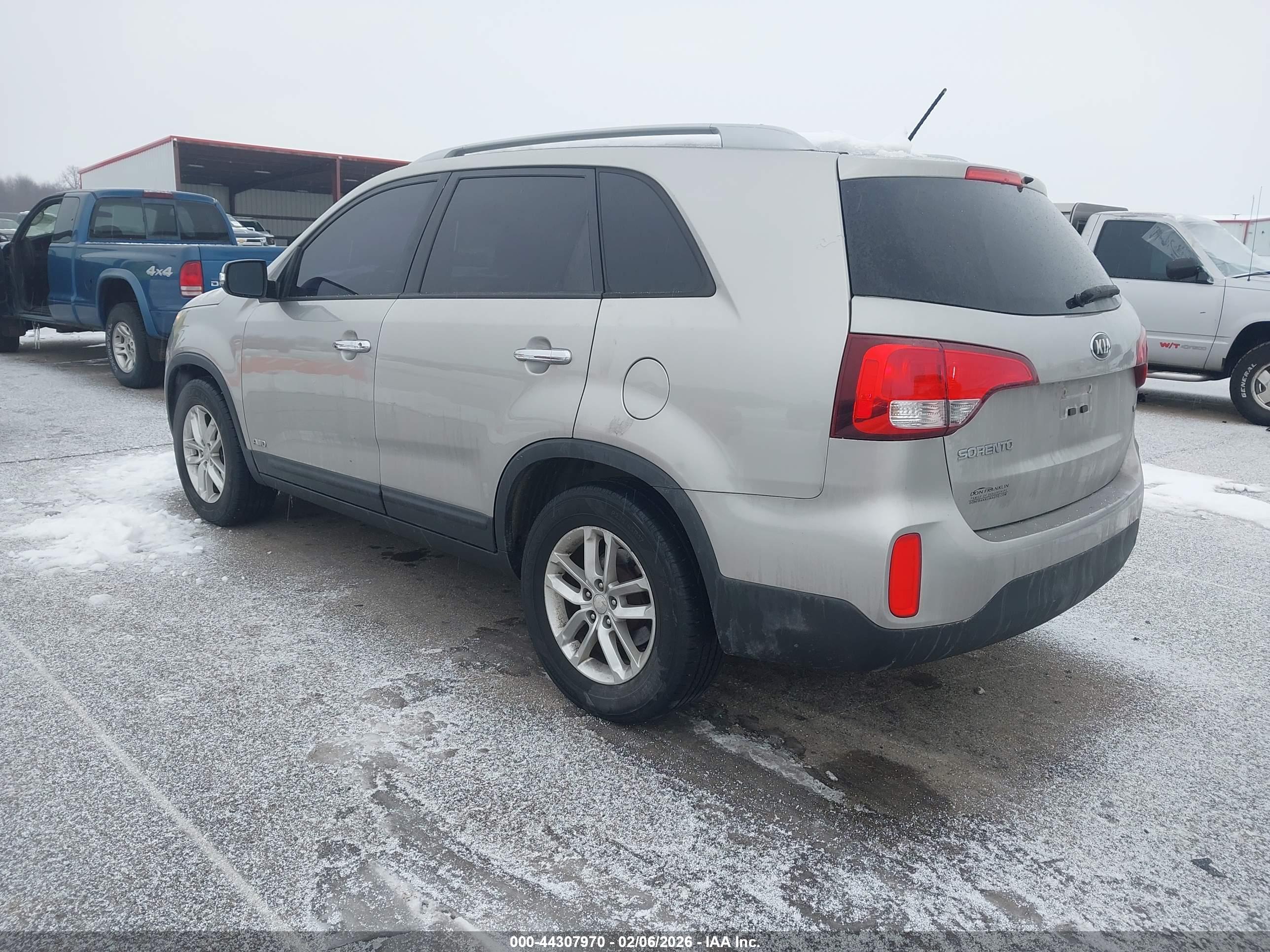 KIA SORENTO image 3