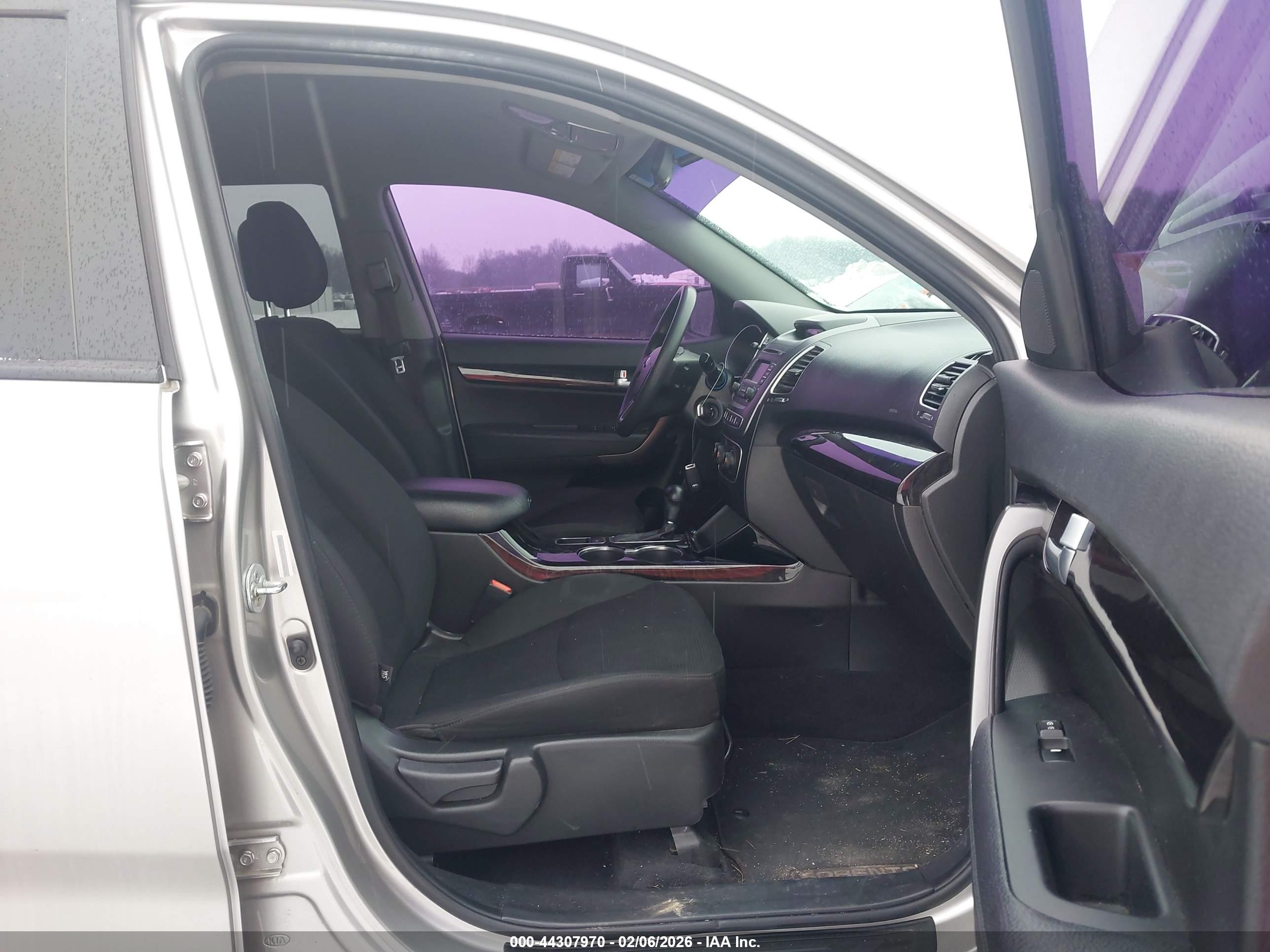 KIA SORENTO image 5